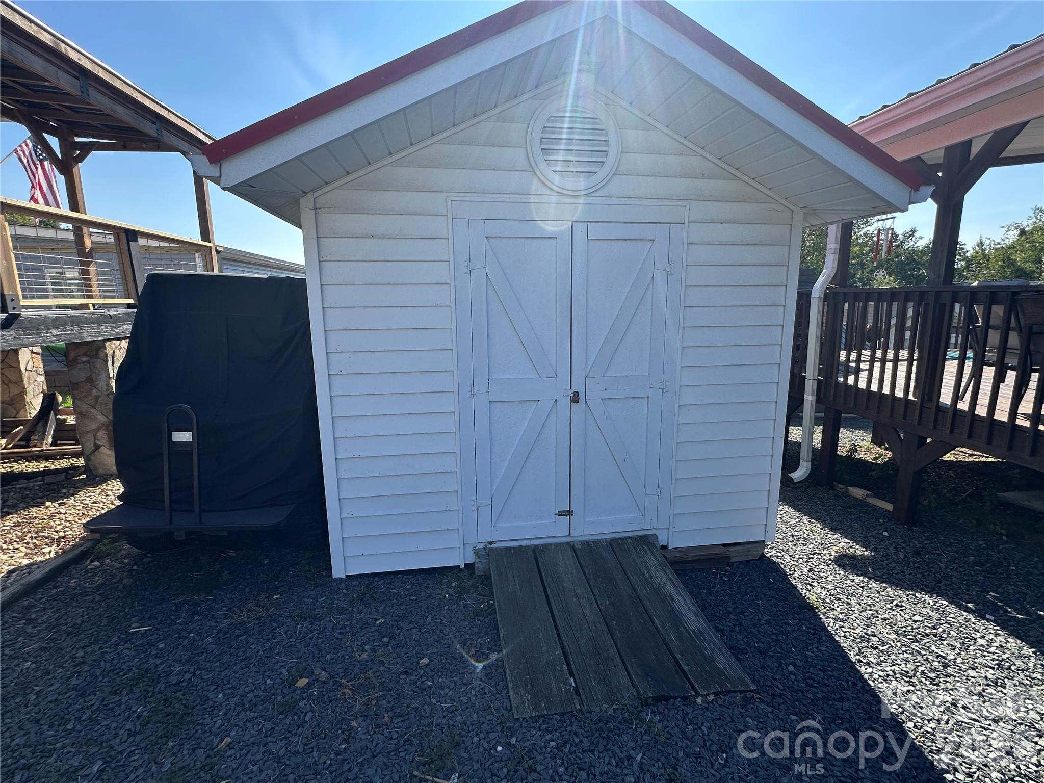 331 Mount View Lane — New London