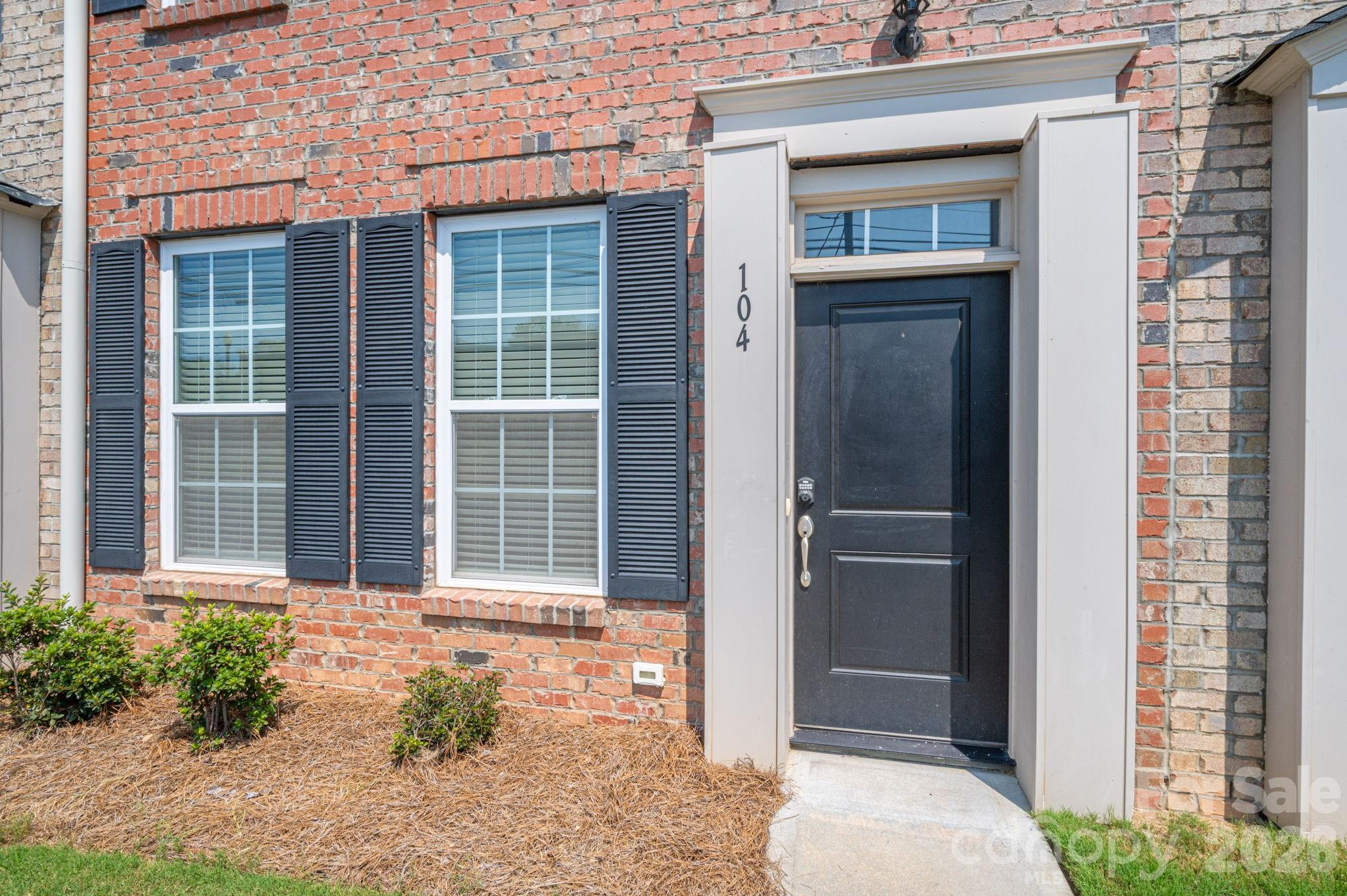 104 W Pine Street — Lincolnton