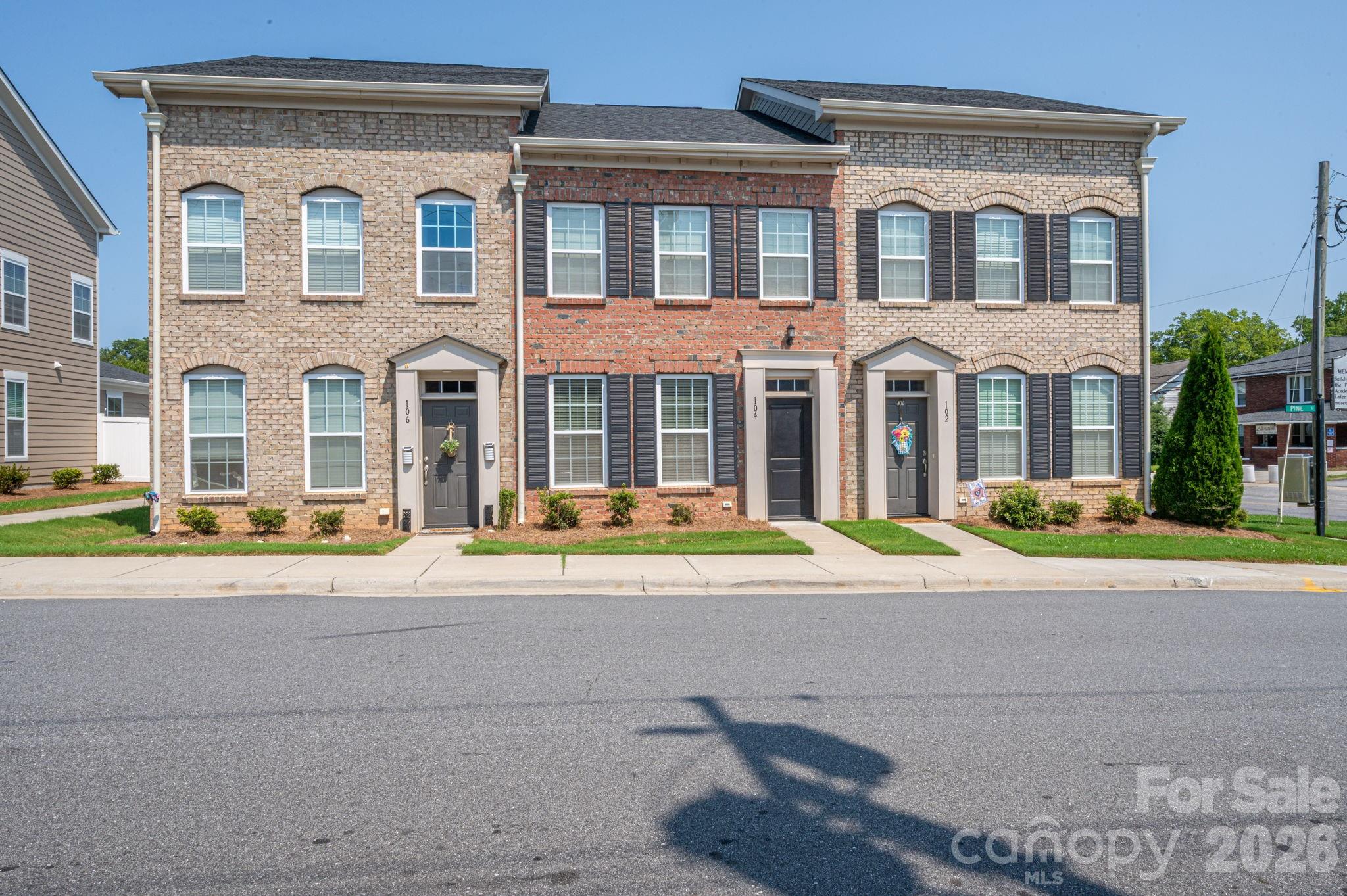 104 W Pine Street — Lincolnton