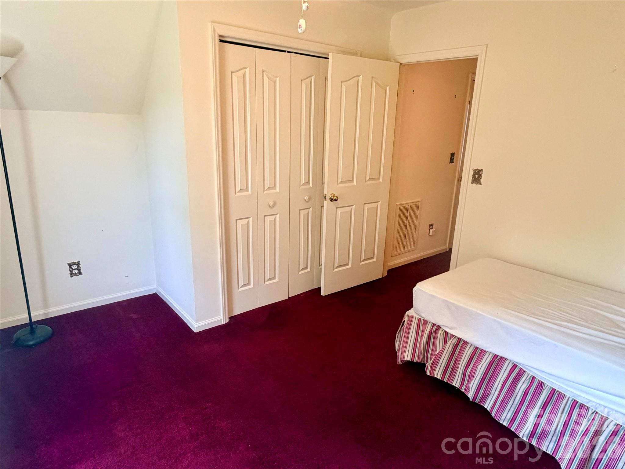1070 W River Run — Asheboro