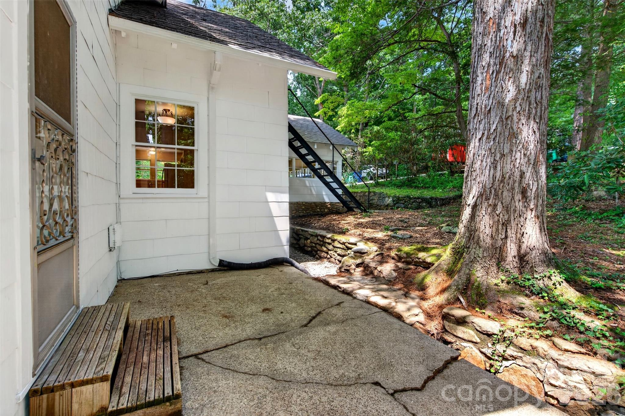 7 Bowers Road — Black Mountain
