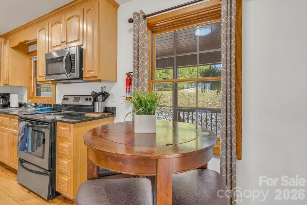 672 Cedar Trail — Fleetwood