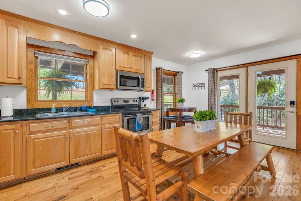 672 Cedar Trail — Fleetwood