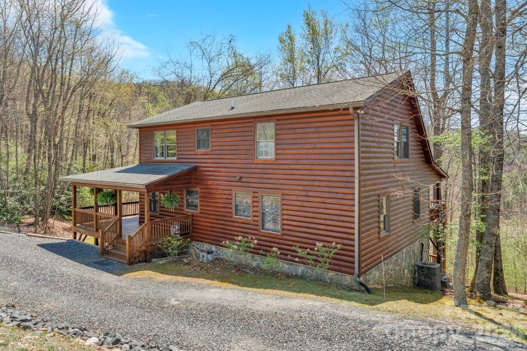 672 Cedar Trail — Fleetwood