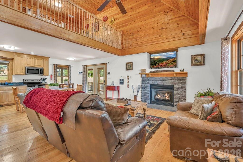 672 Cedar Trail — Fleetwood