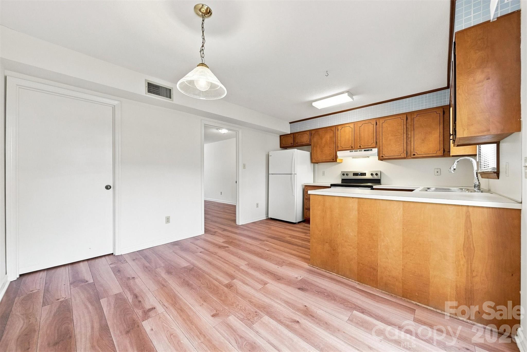1330 5th Street NE #102 — Hickory