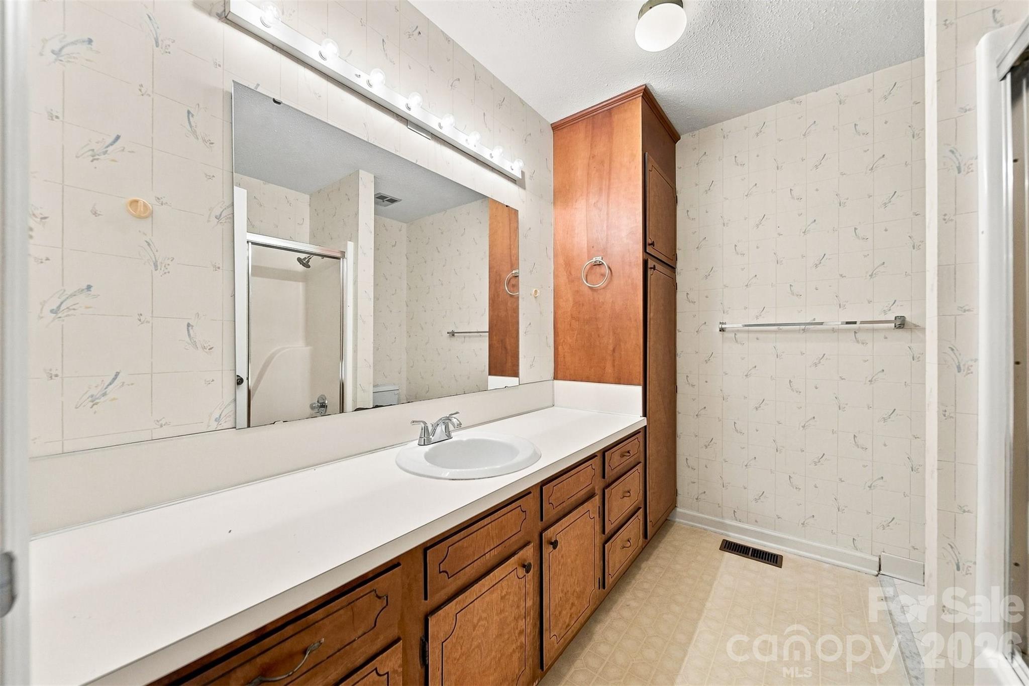 1330 5th Street NE #102 — Hickory