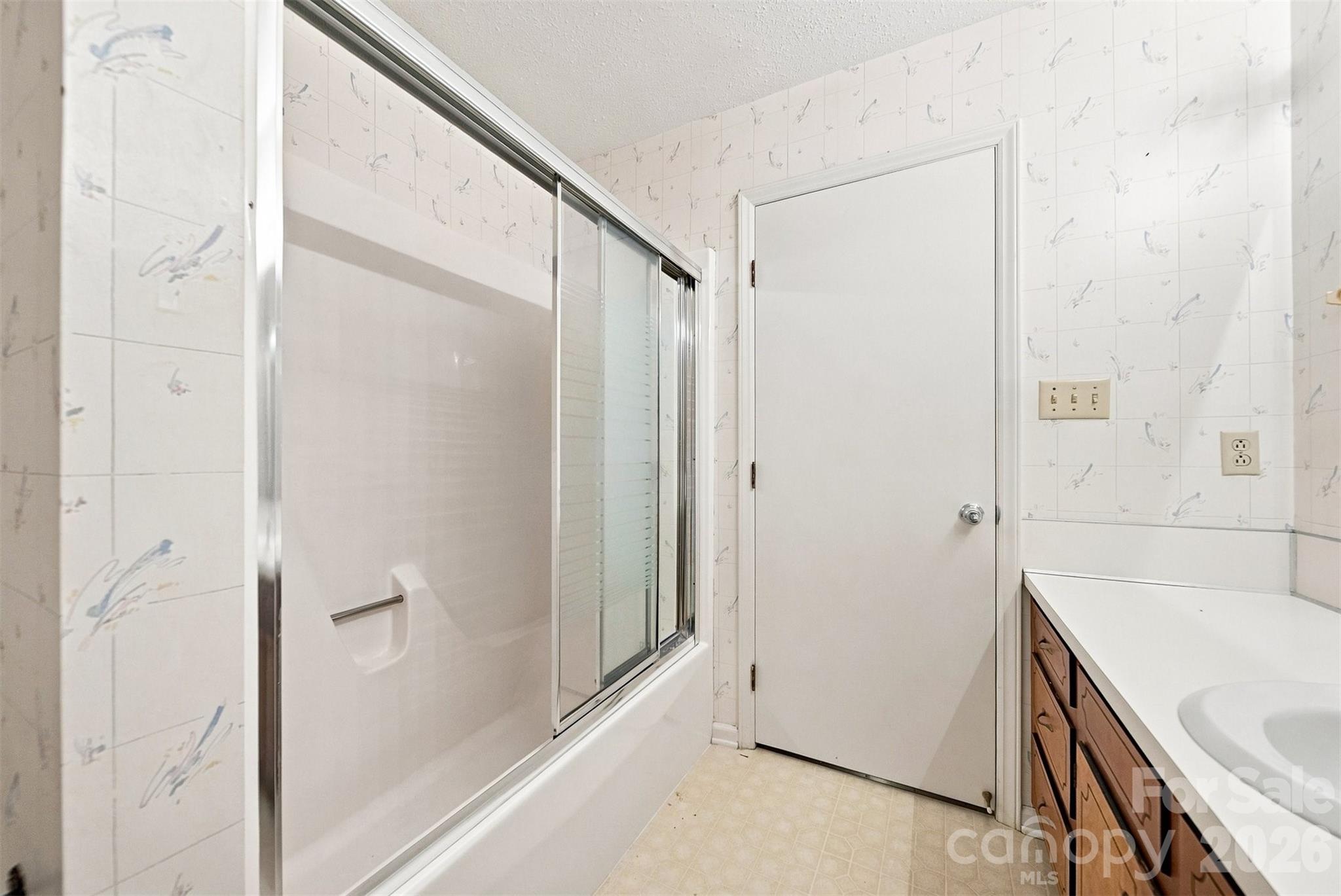 1330 5th Street NE #102 — Hickory