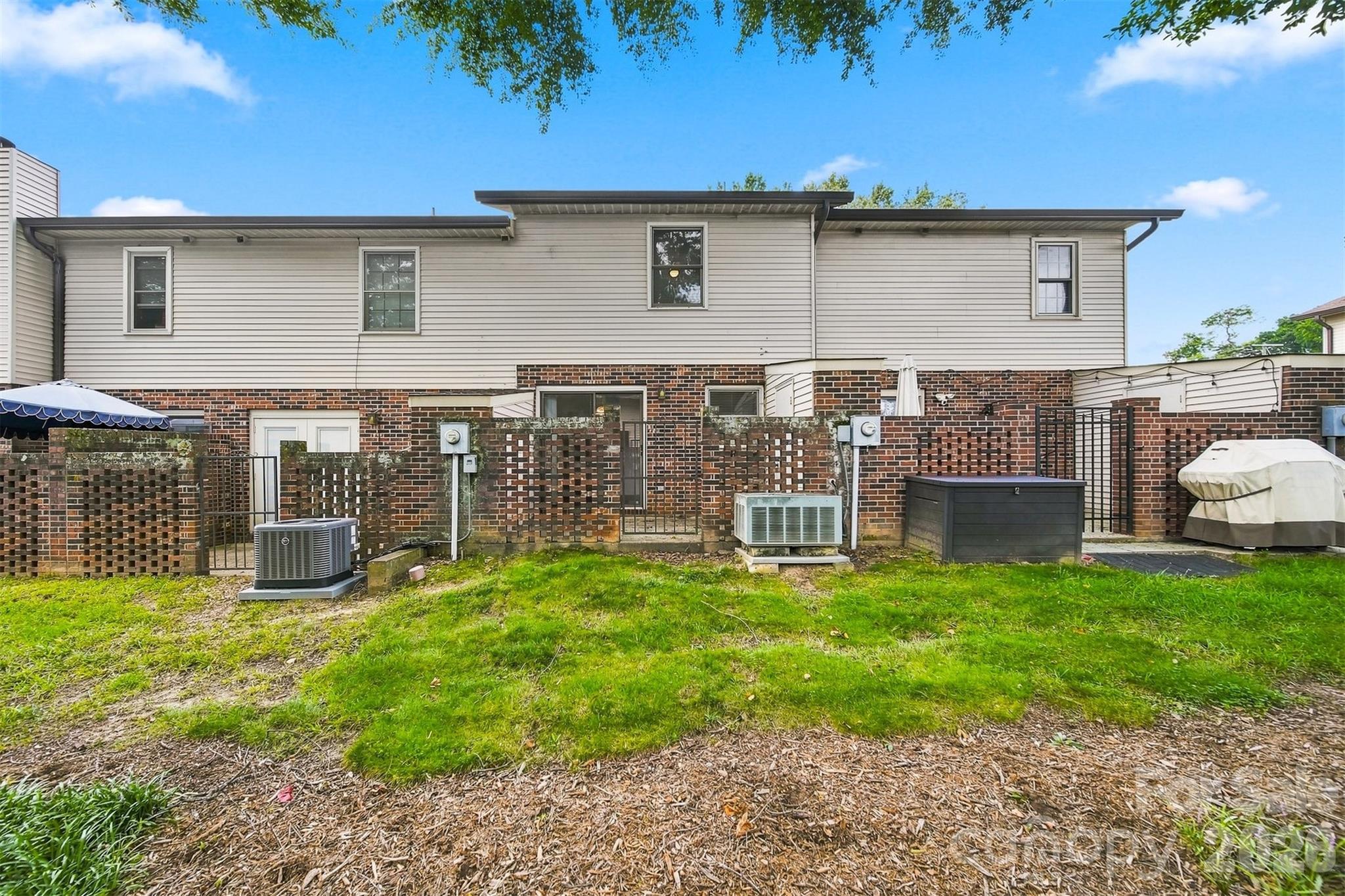 1330 5th Street NE #102 — Hickory