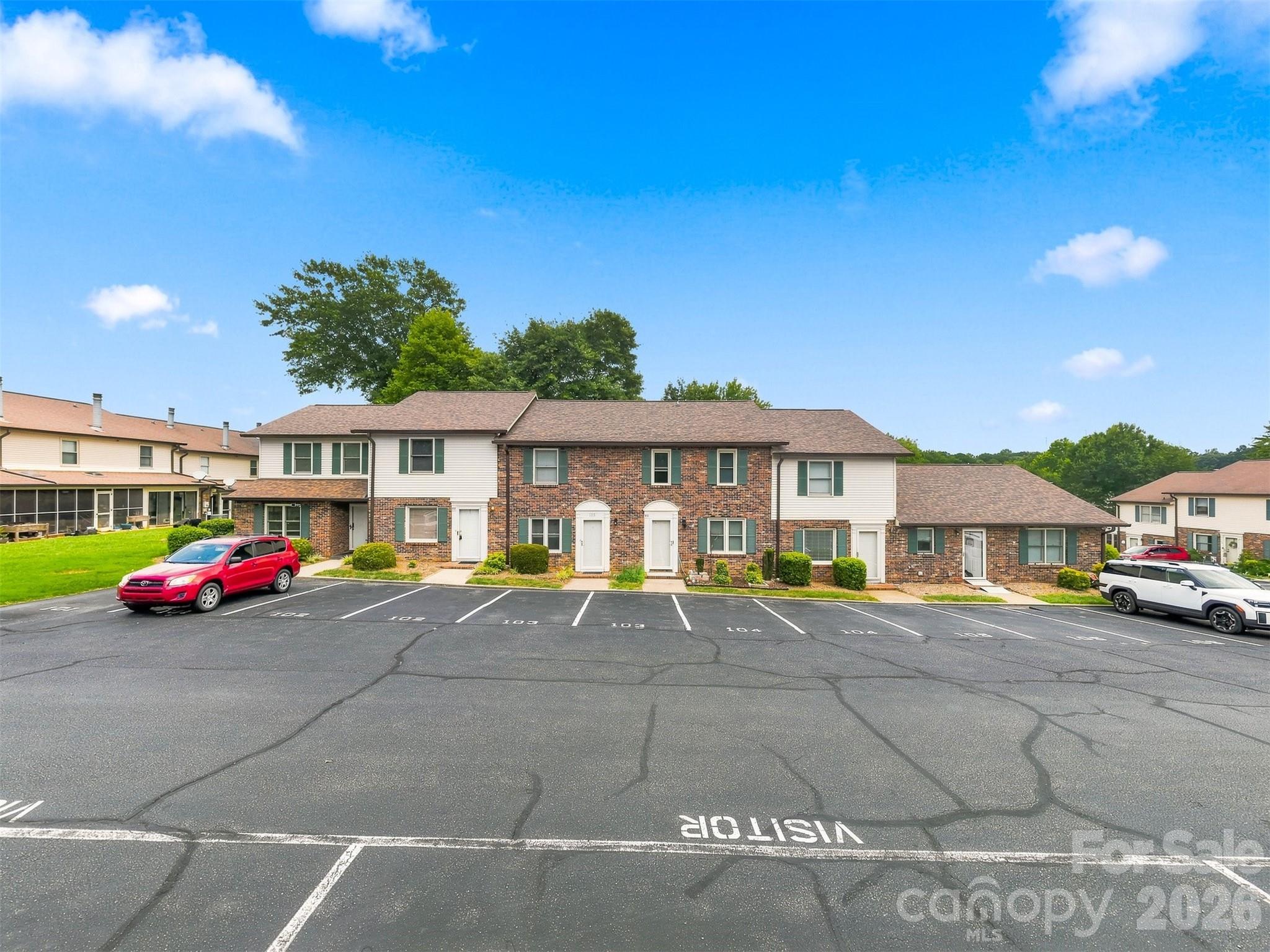 1330 5th Street NE #102 — Hickory