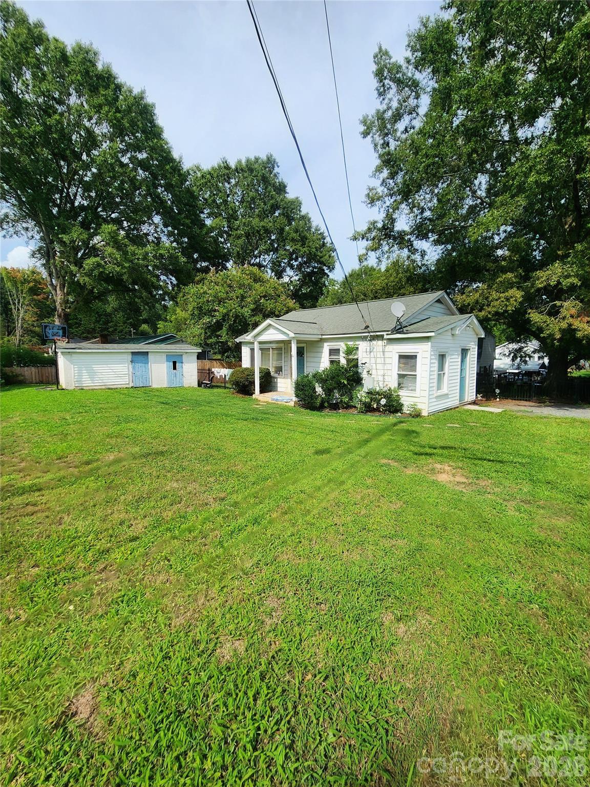 202 Oak Street — Stanfield
