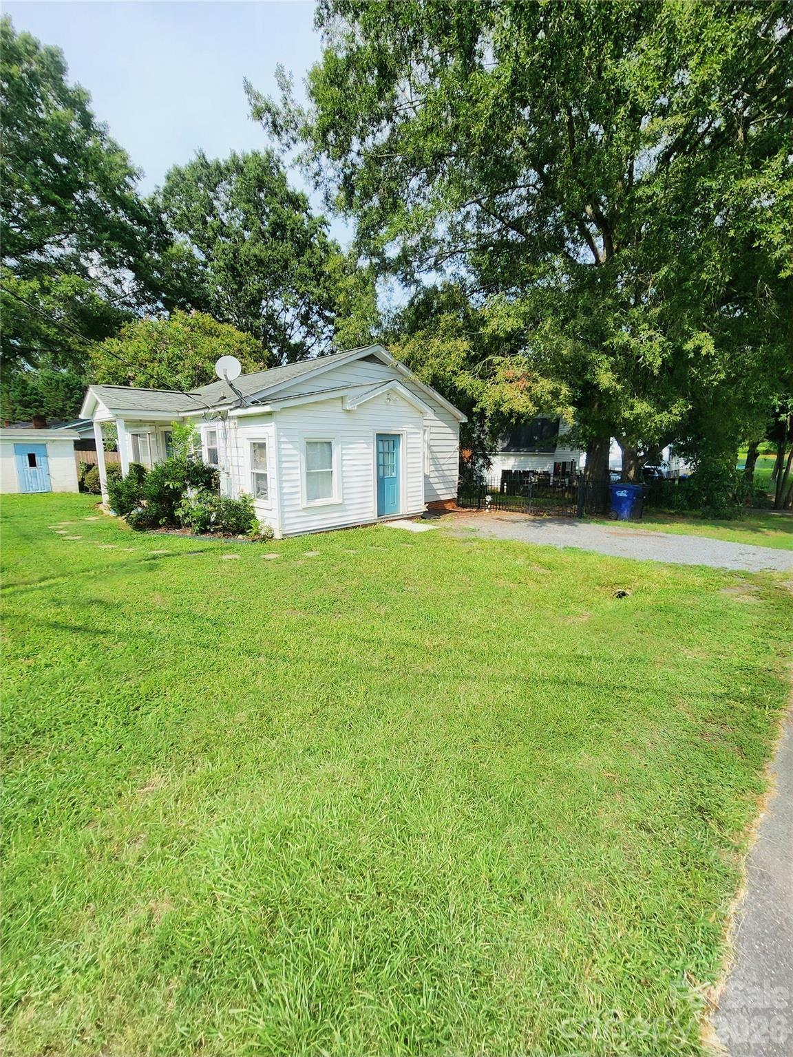 202 Oak Street — Stanfield