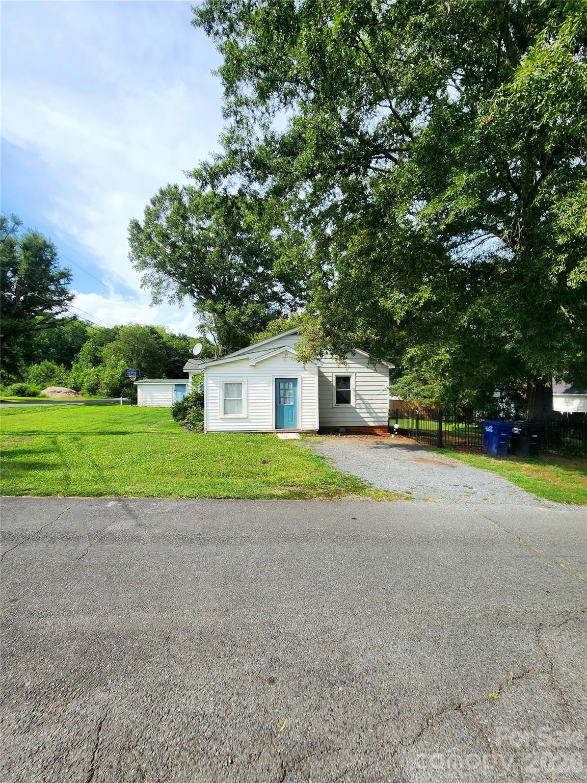 202 Oak Street — Stanfield