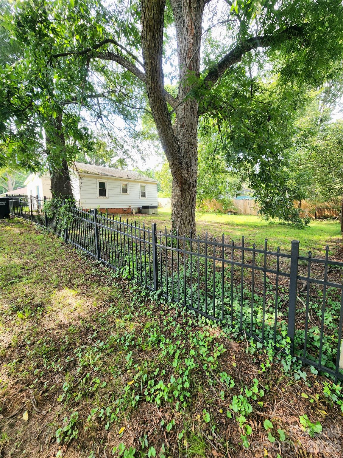 202 Oak Street — Stanfield