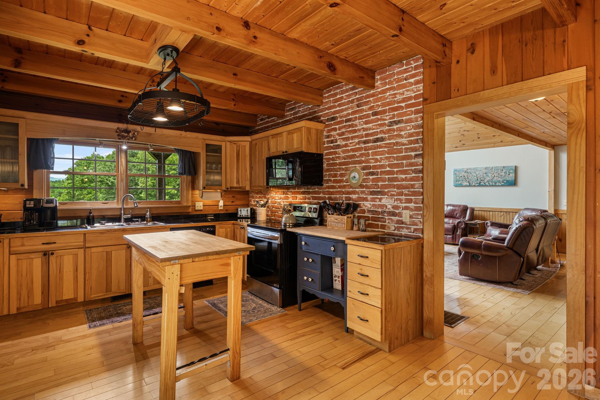 515 Raccoon Branch Road — Green Mountain