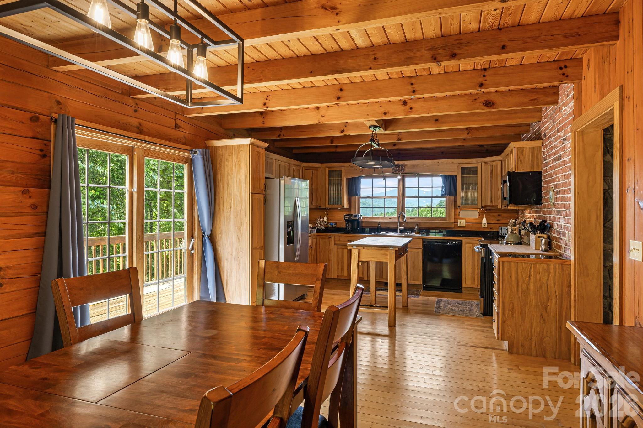 515 Raccoon Branch Road — Green Mountain