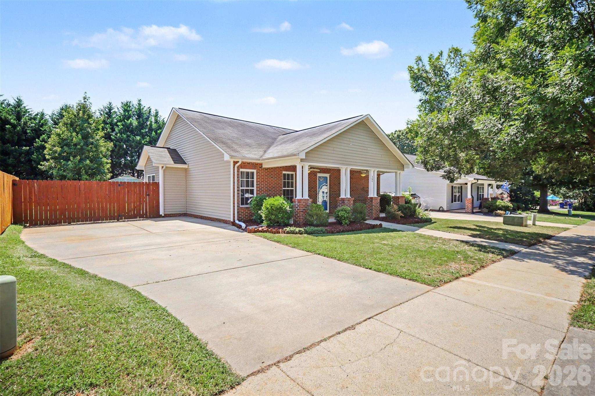 304 Llewellyn Street — Belmont
