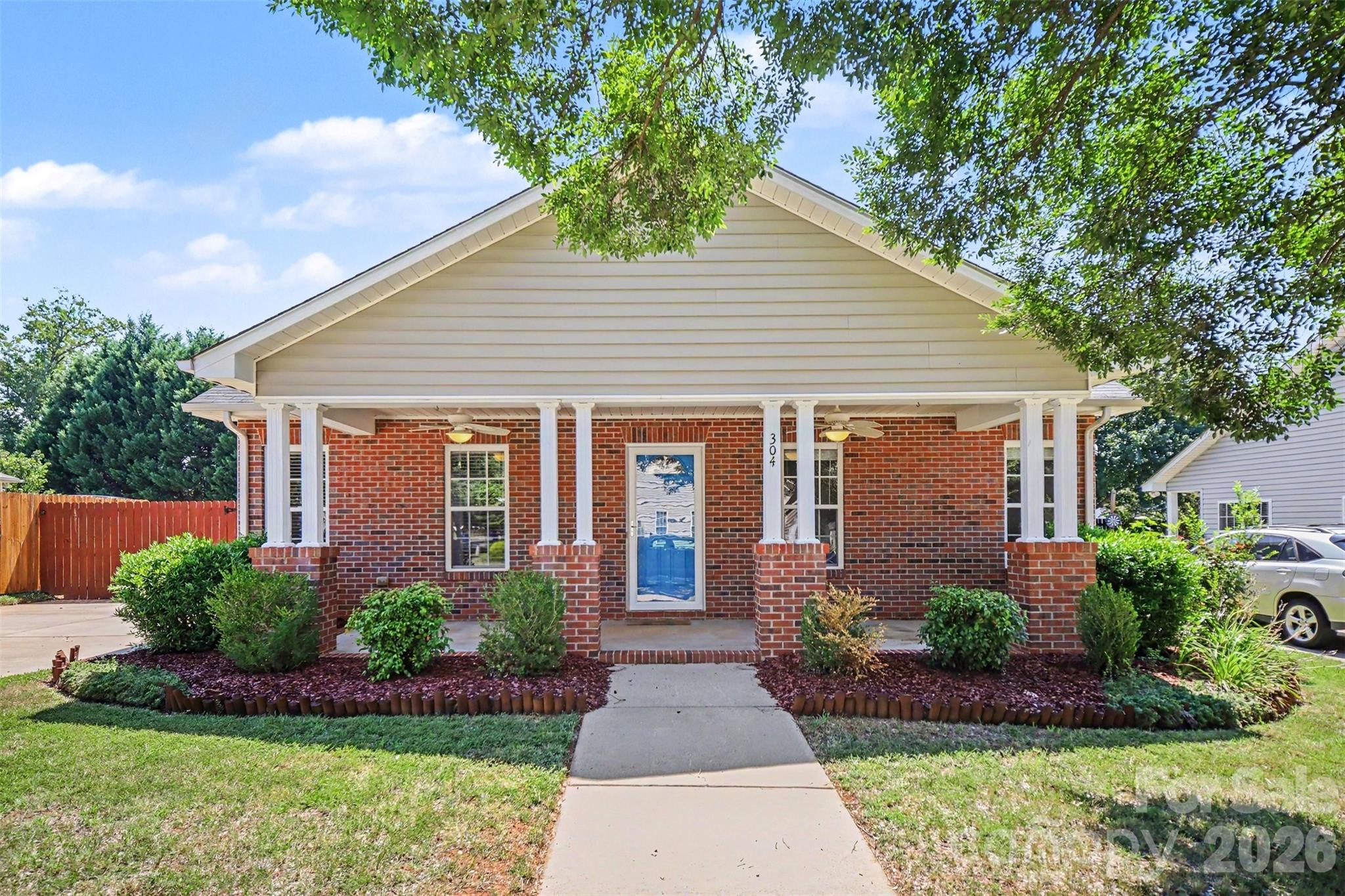 304 Llewellyn Street — Belmont