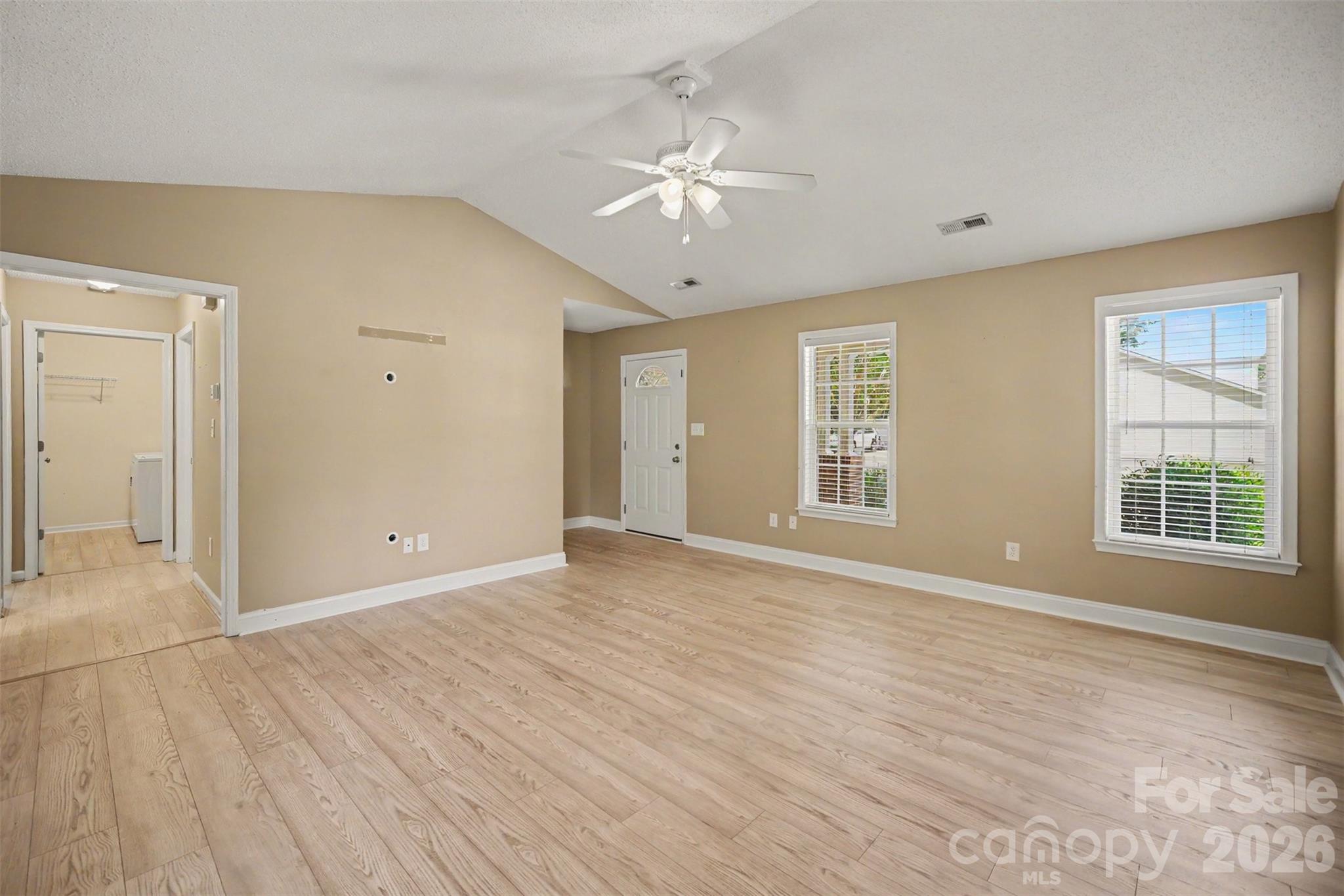 304 Llewellyn Street — Belmont