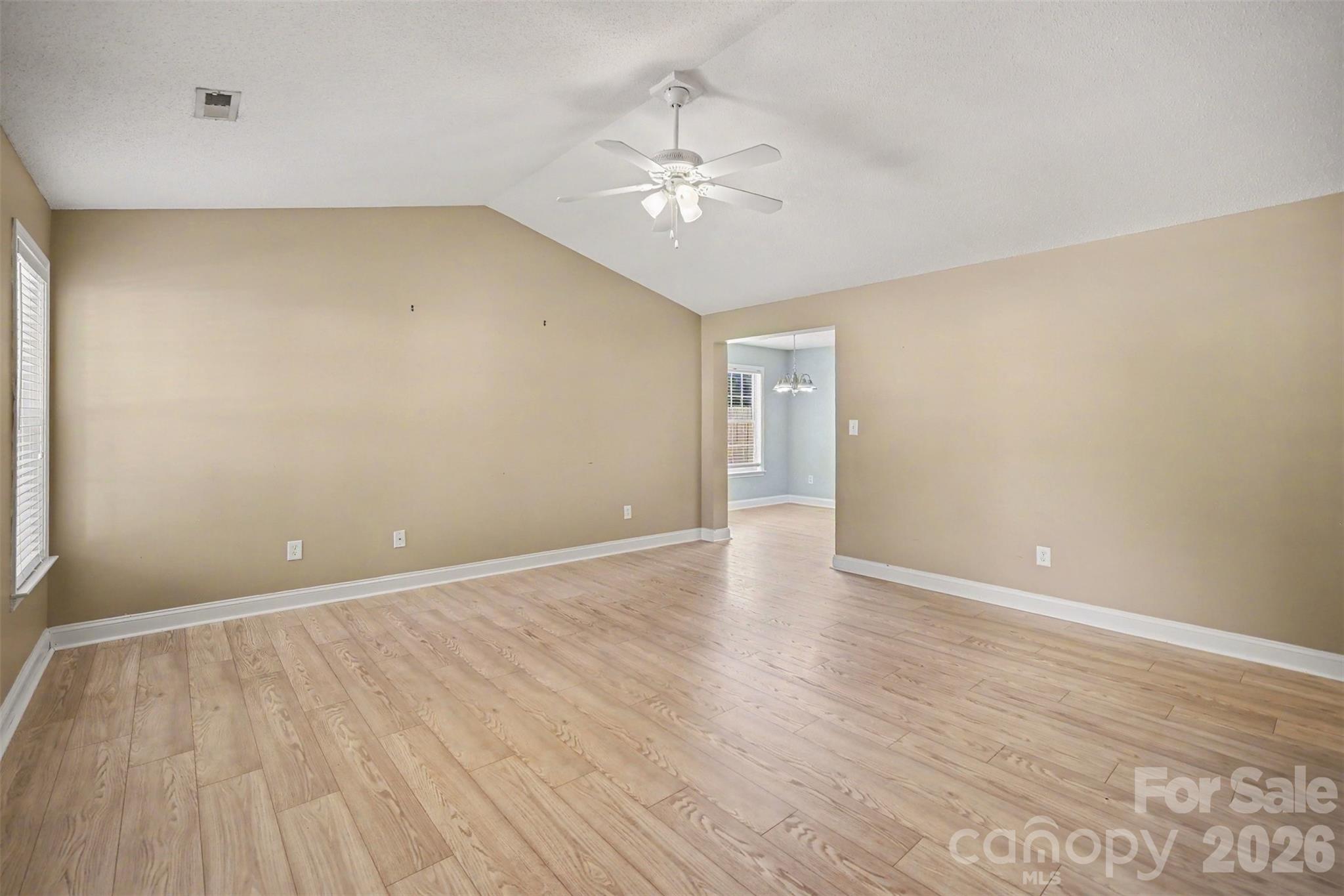 304 Llewellyn Street — Belmont