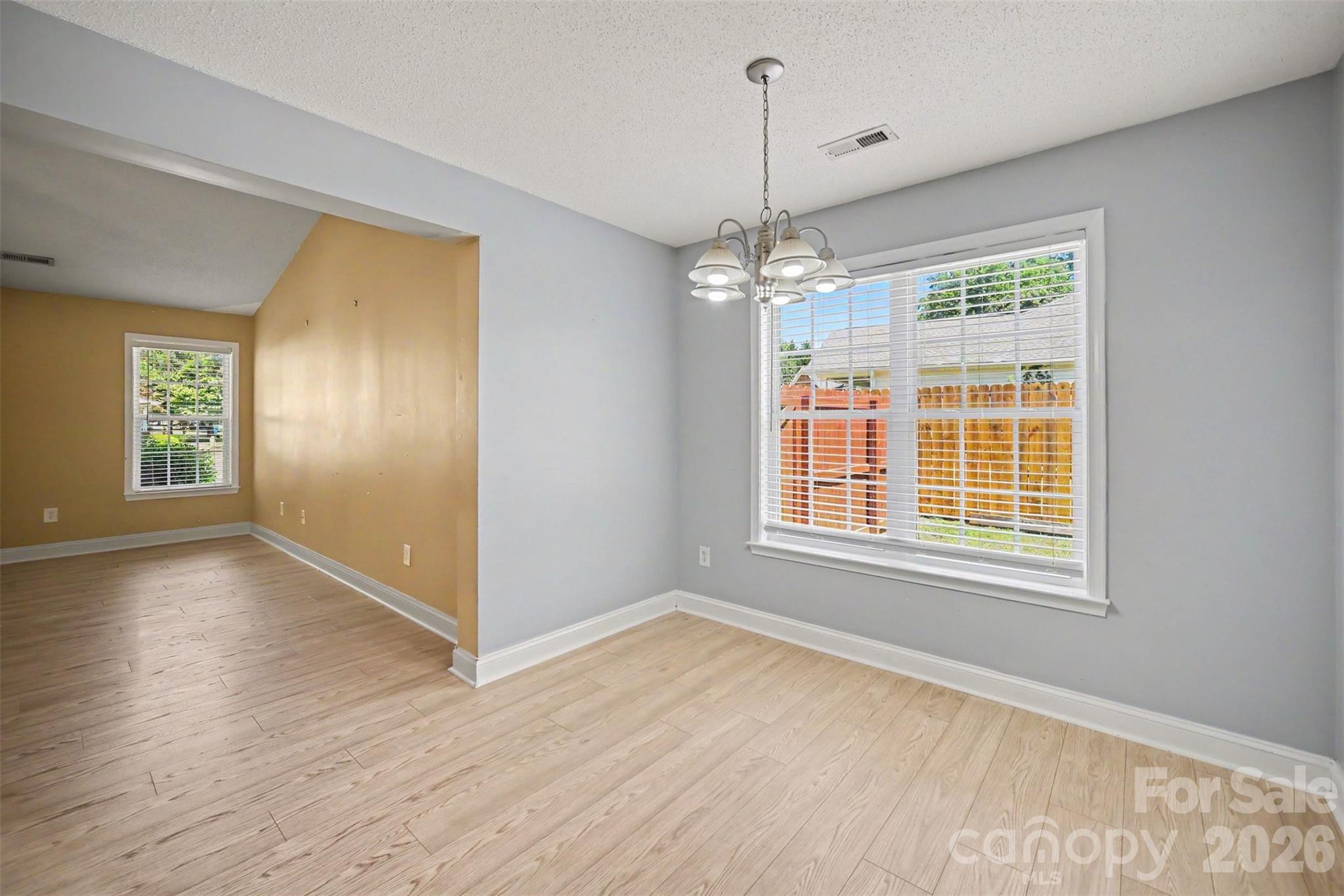 304 Llewellyn Street — Belmont