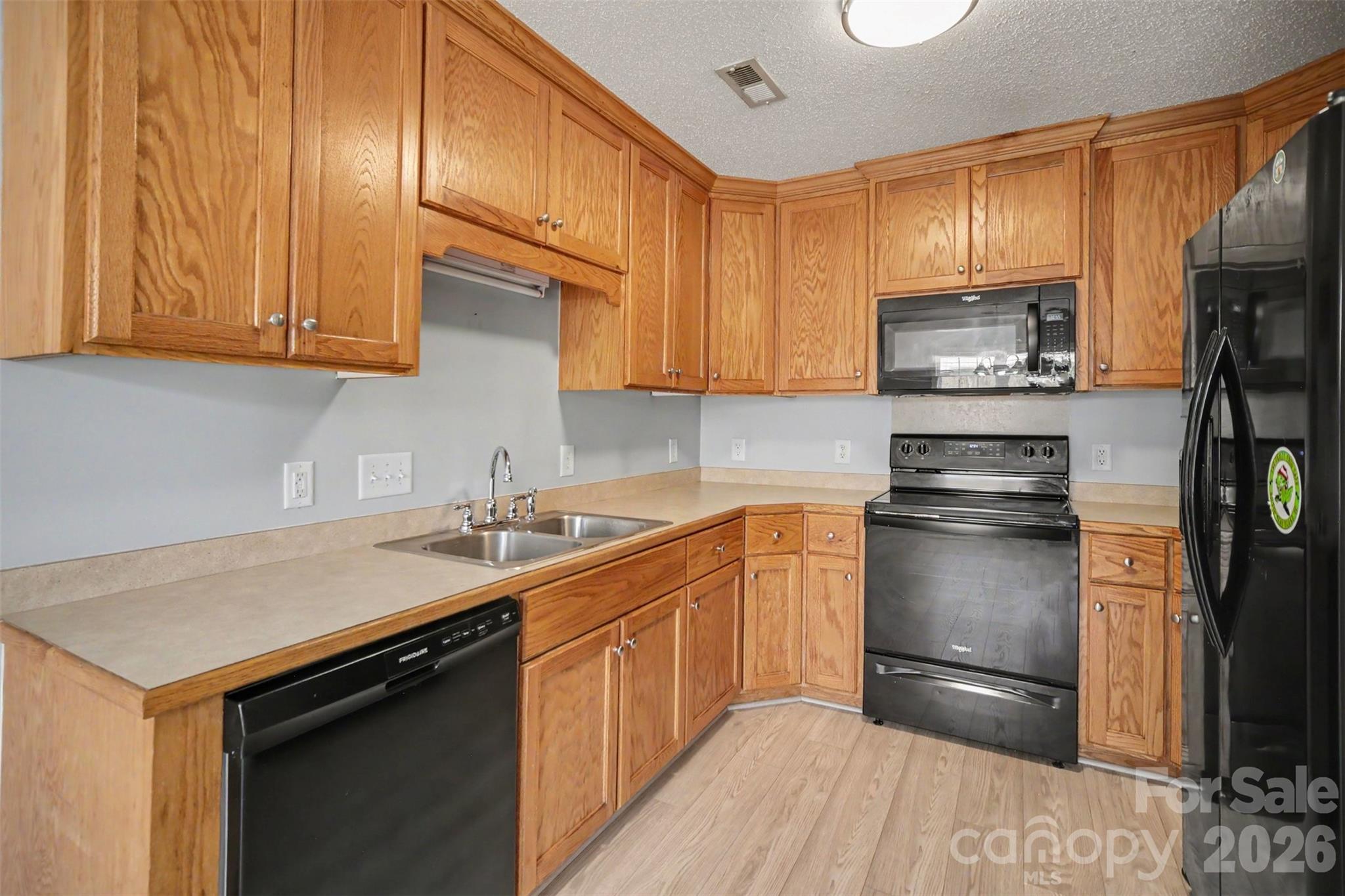 304 Llewellyn Street — Belmont
