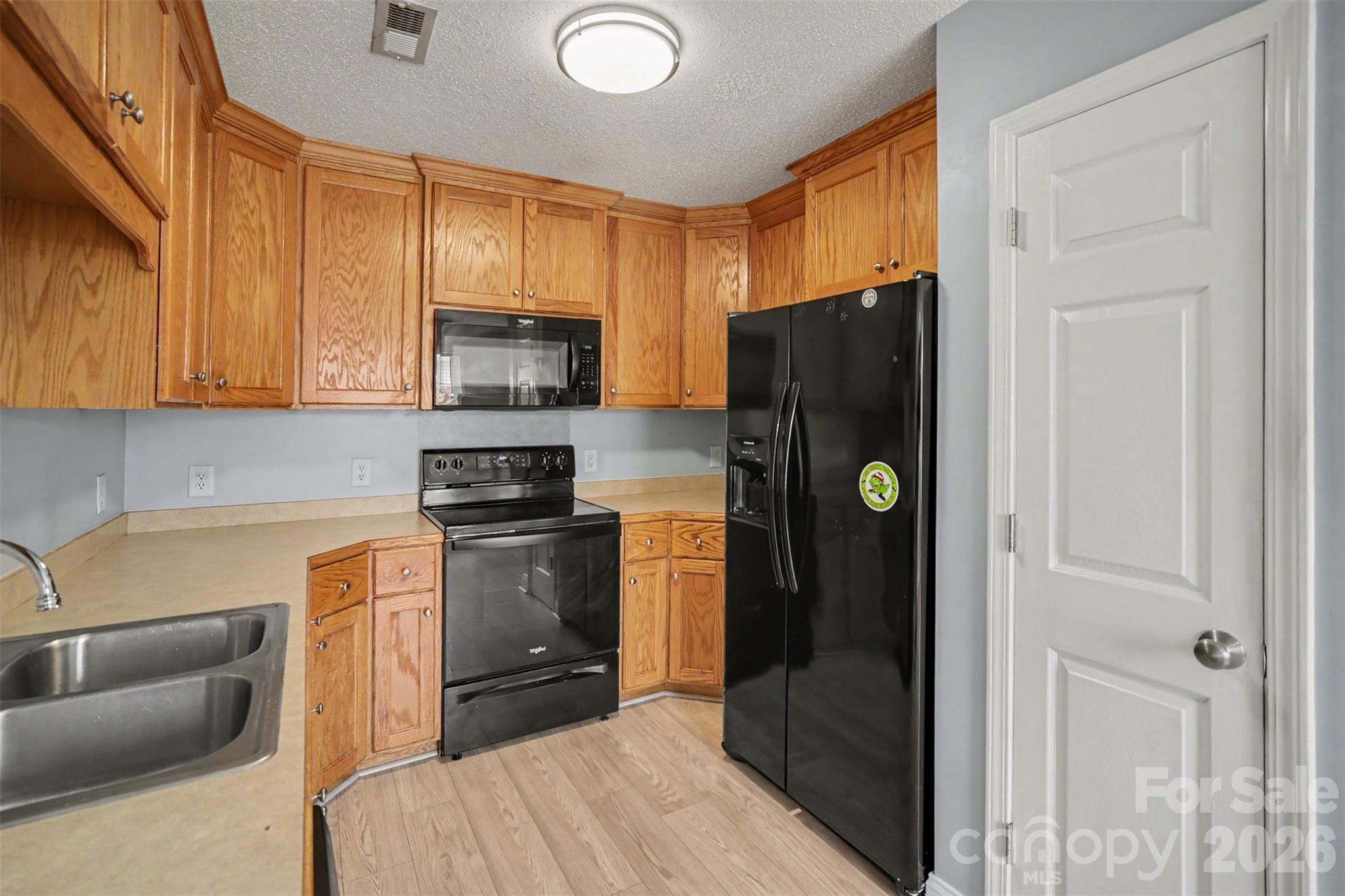 304 Llewellyn Street — Belmont