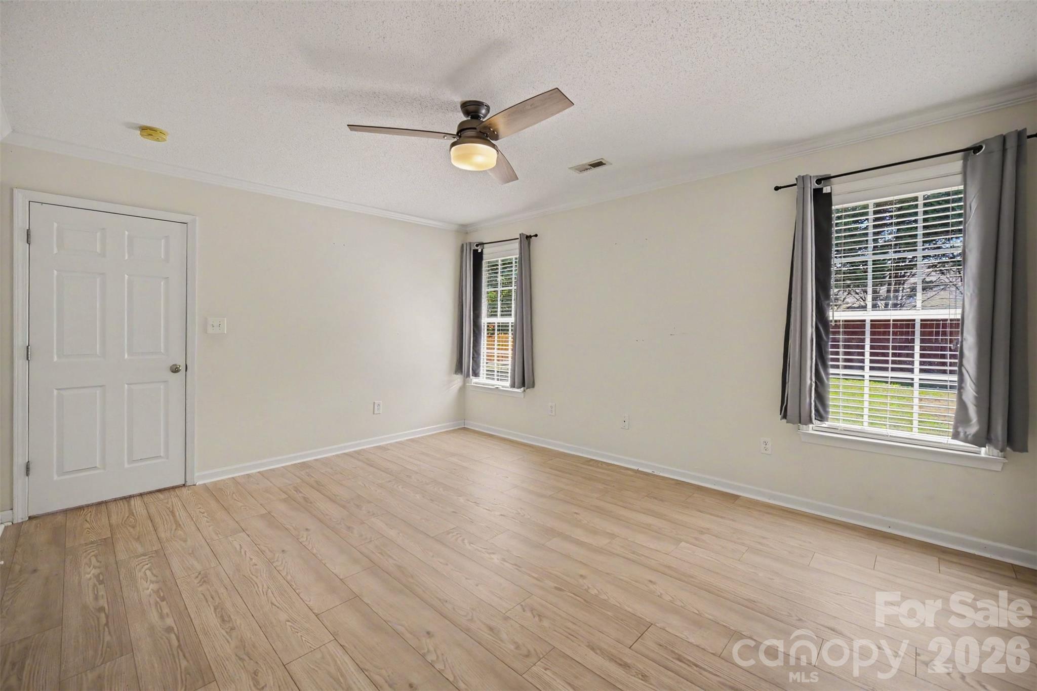 304 Llewellyn Street — Belmont