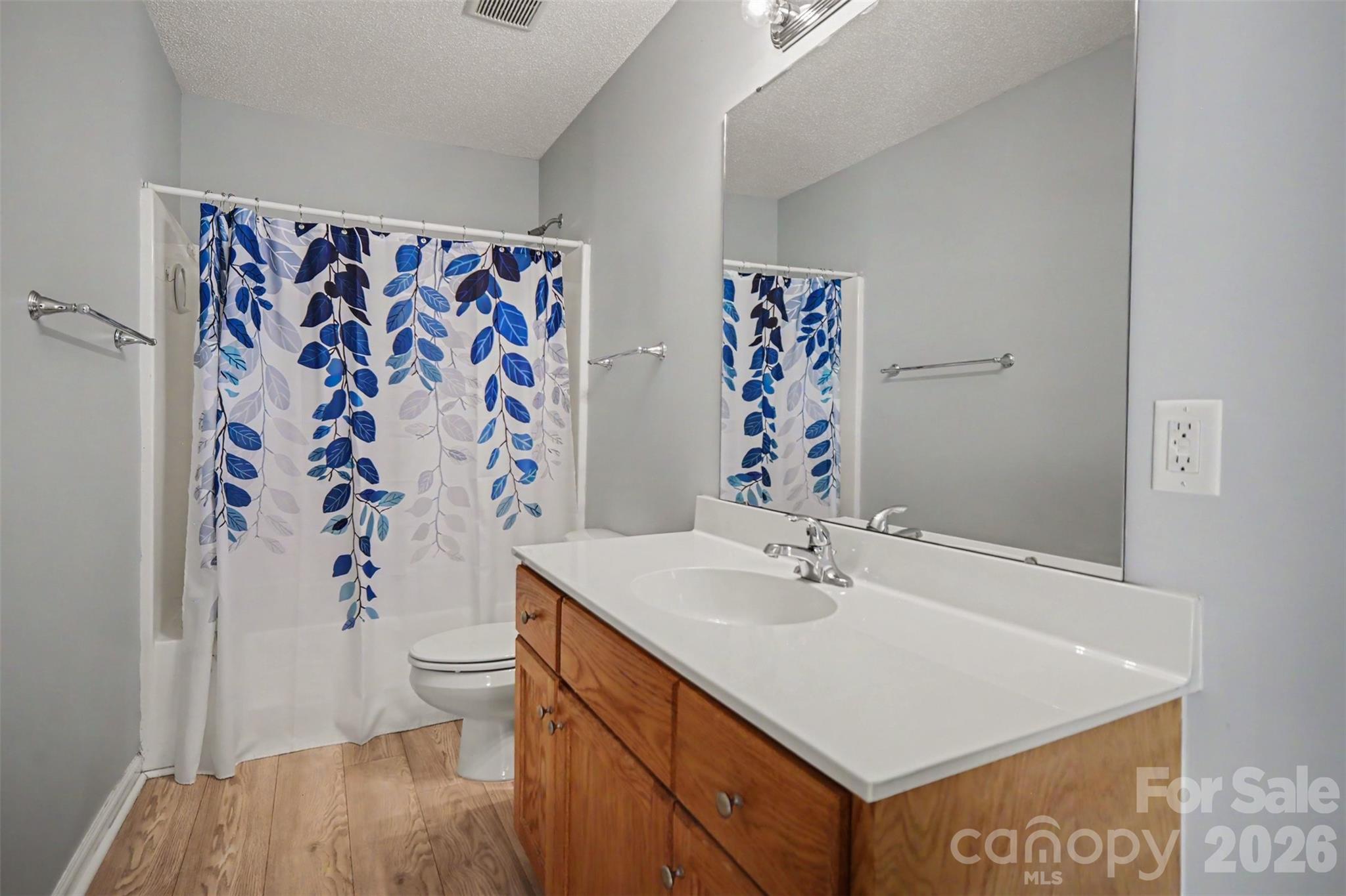 304 Llewellyn Street — Belmont