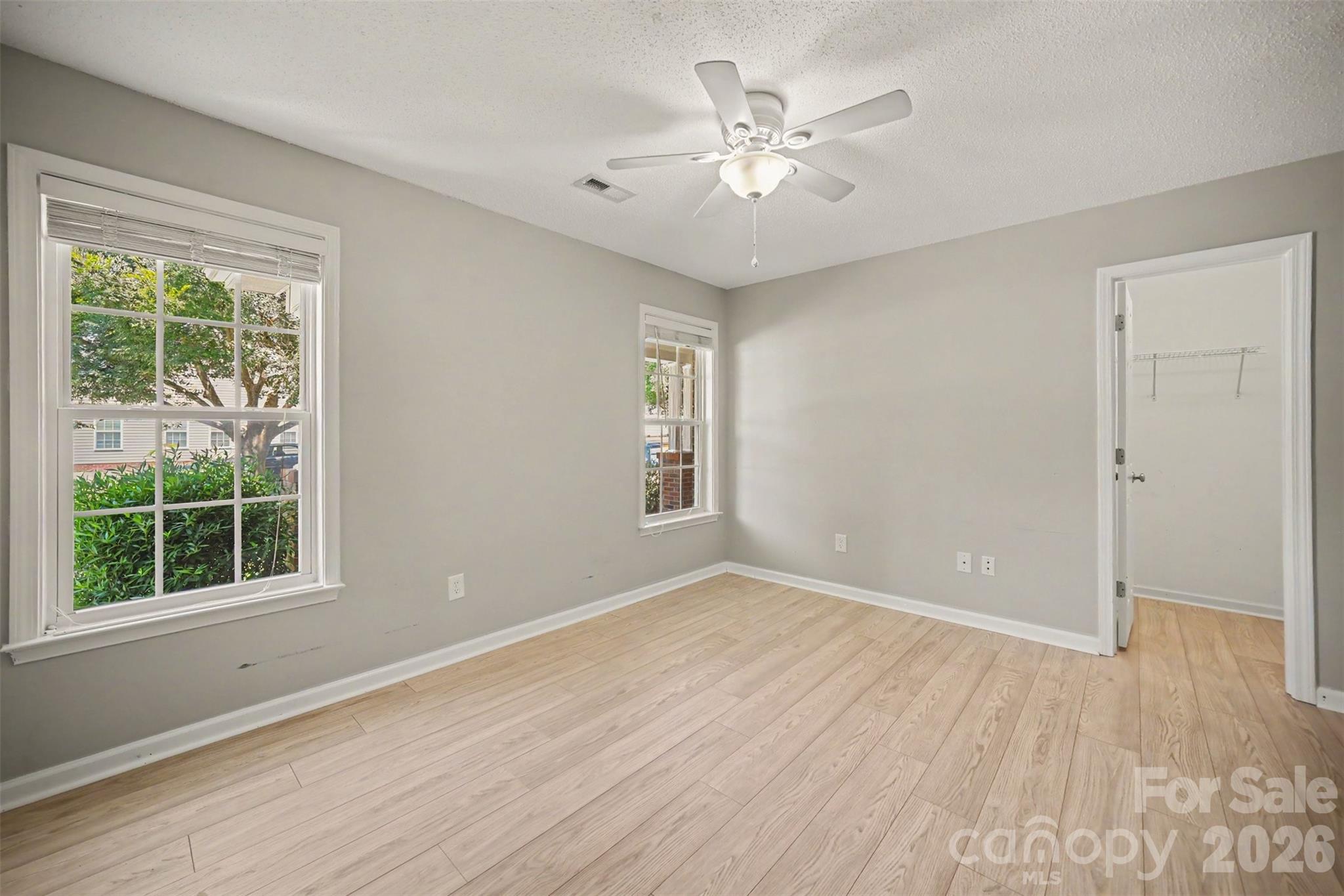 304 Llewellyn Street — Belmont