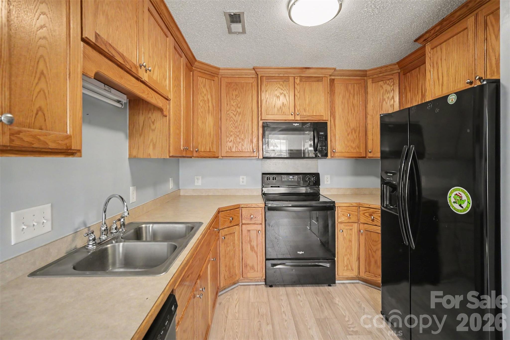 304 Llewellyn Street — Belmont