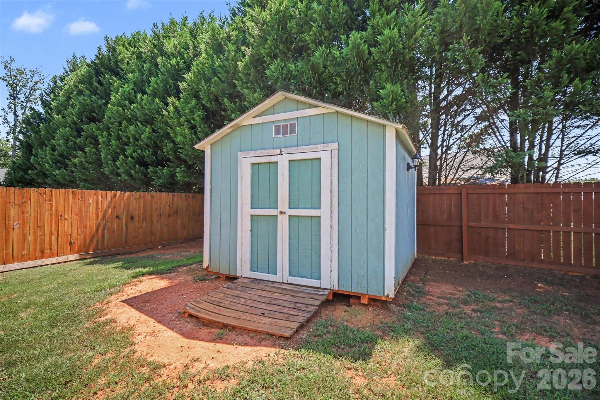304 Llewellyn Street — Belmont