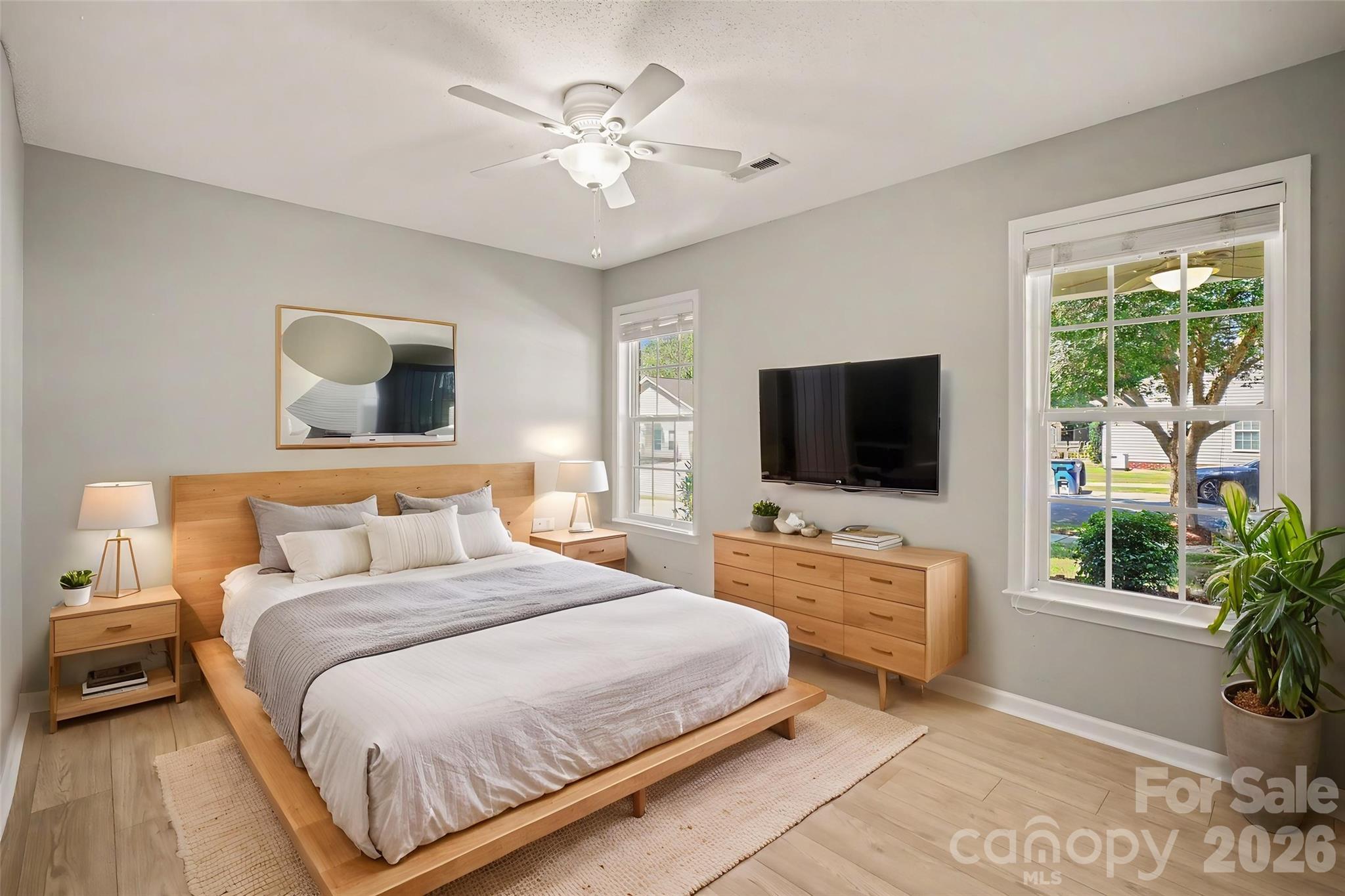 304 Llewellyn Street — Belmont