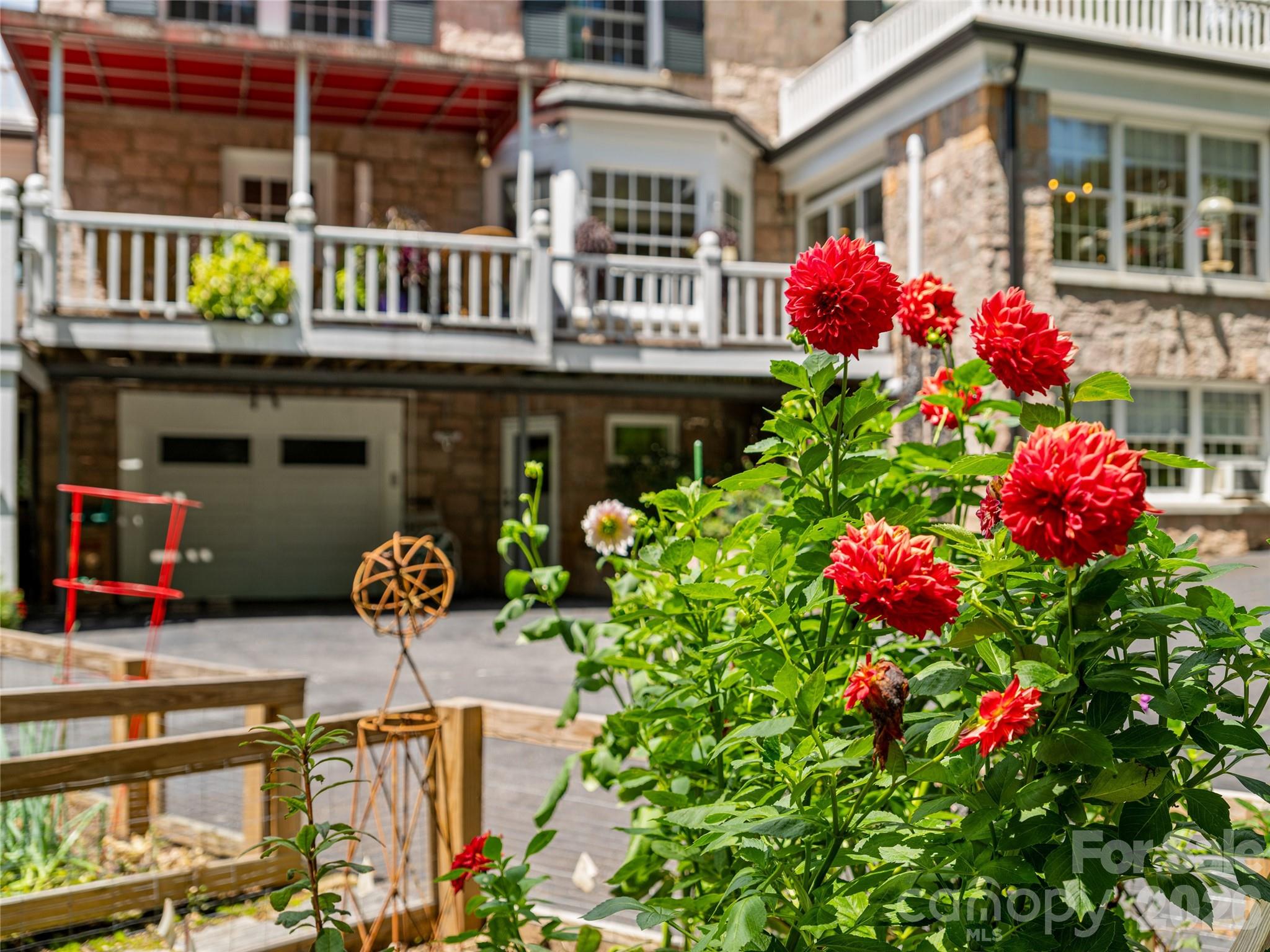 14 Griffing Boulevard — Asheville