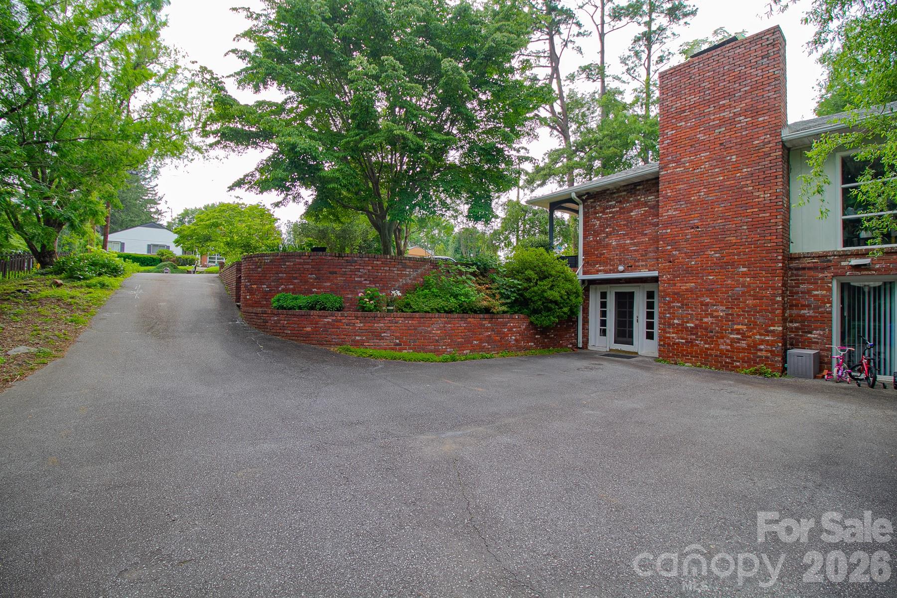 36 Clarendon Road — Asheville