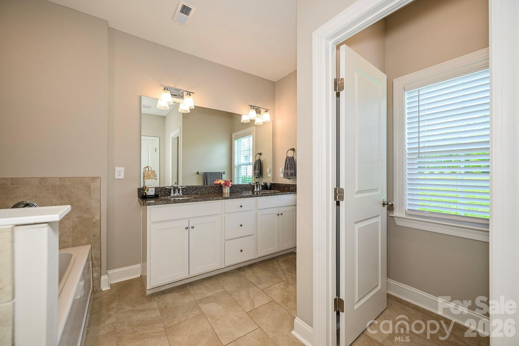 3013 Isle Lane — Monroe