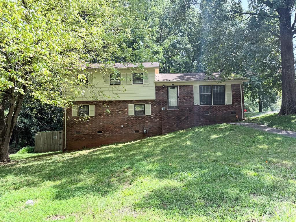931 Pineborough Road — Charlotte