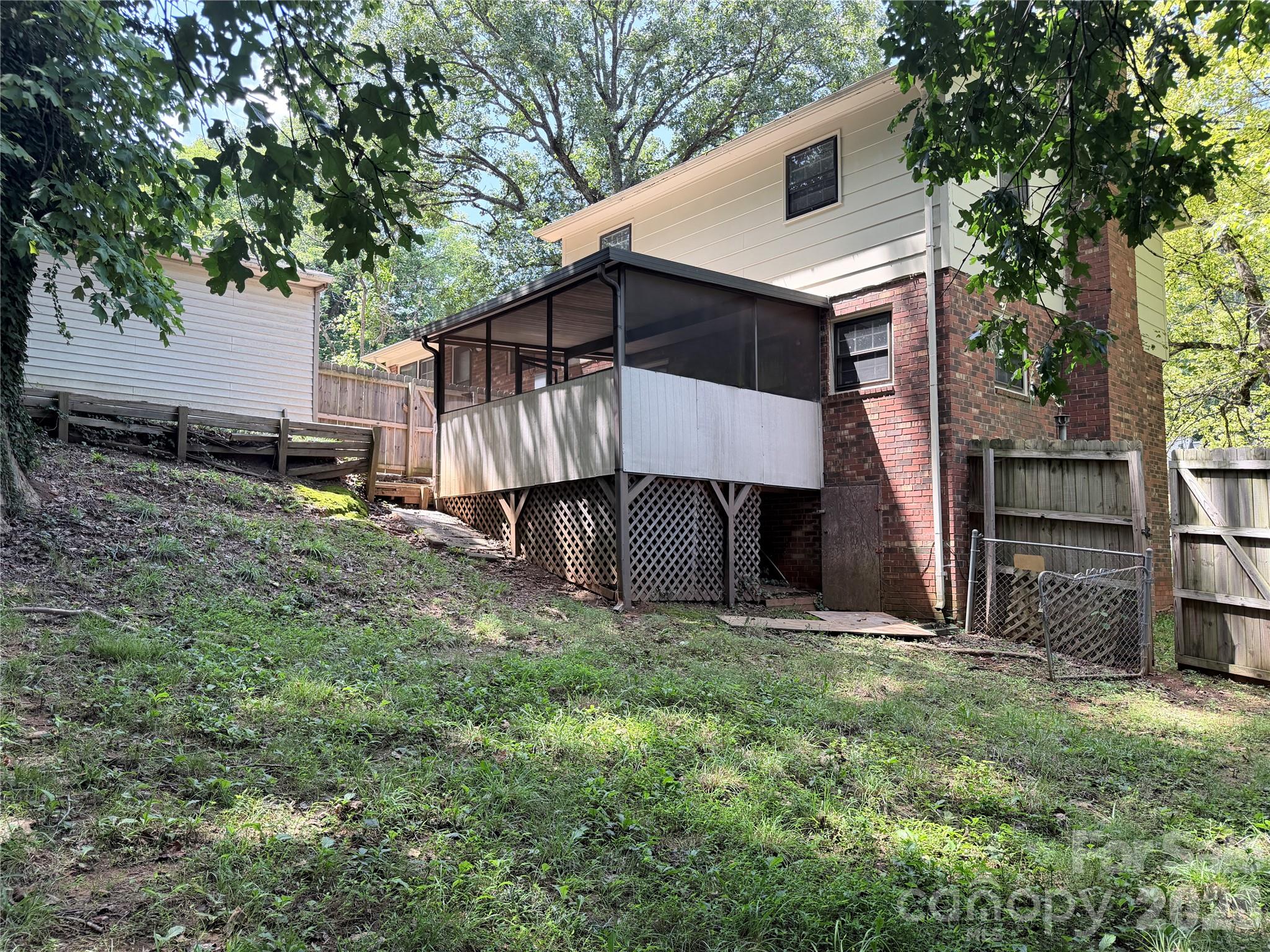 931 Pineborough Road — Charlotte