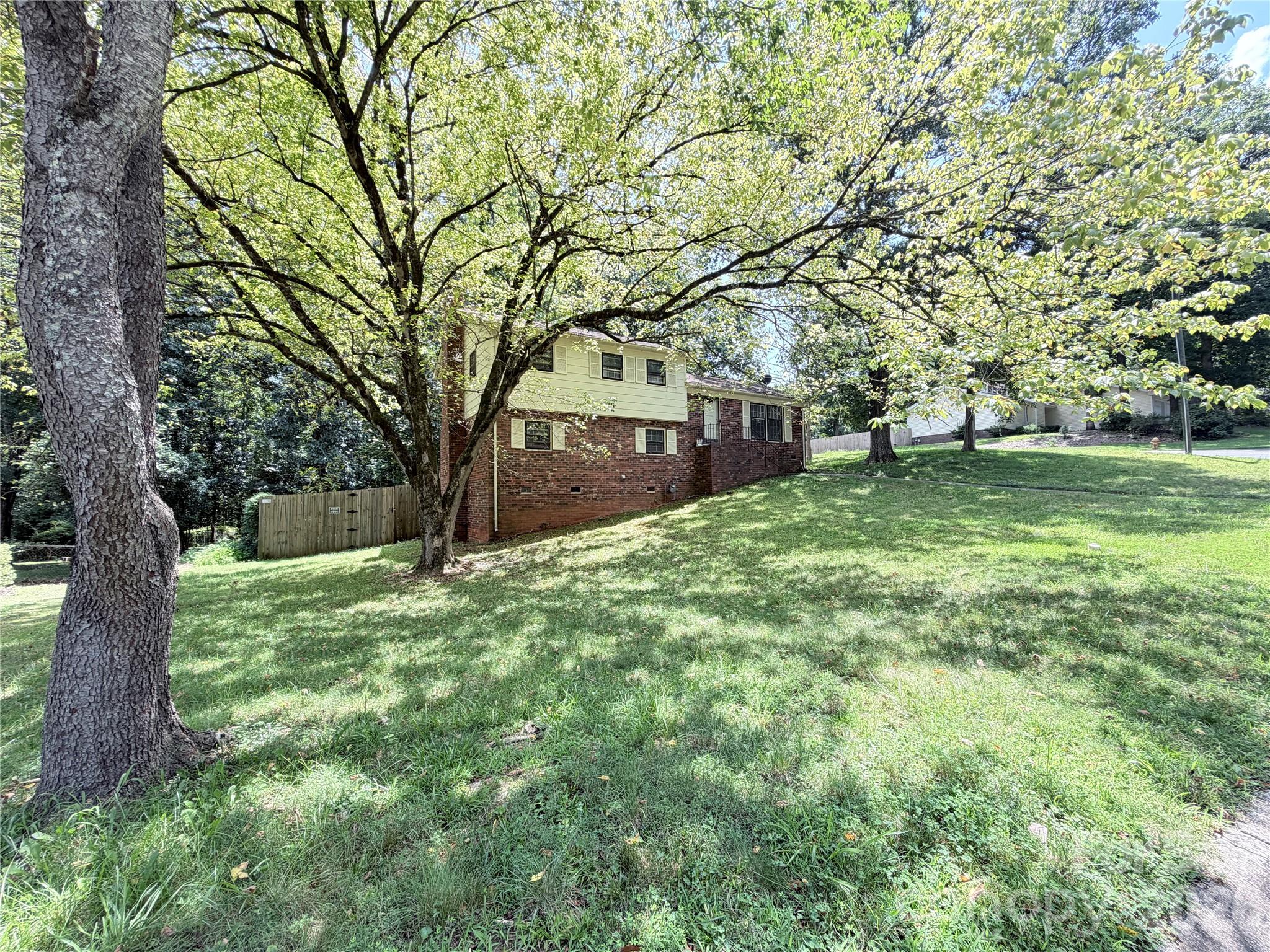 931 Pineborough Road — Charlotte