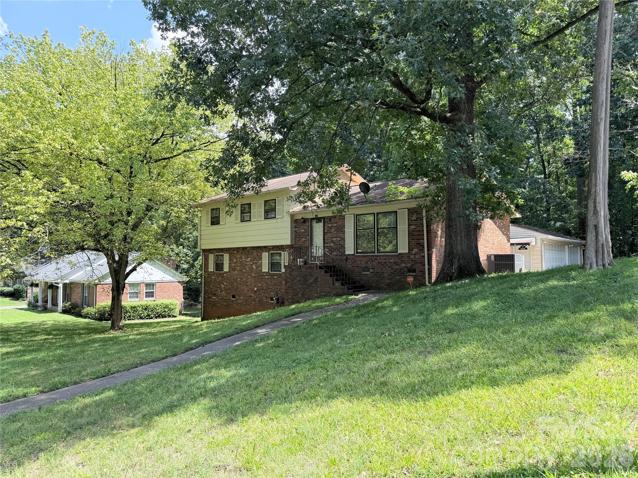 931 Pineborough Road — Charlotte