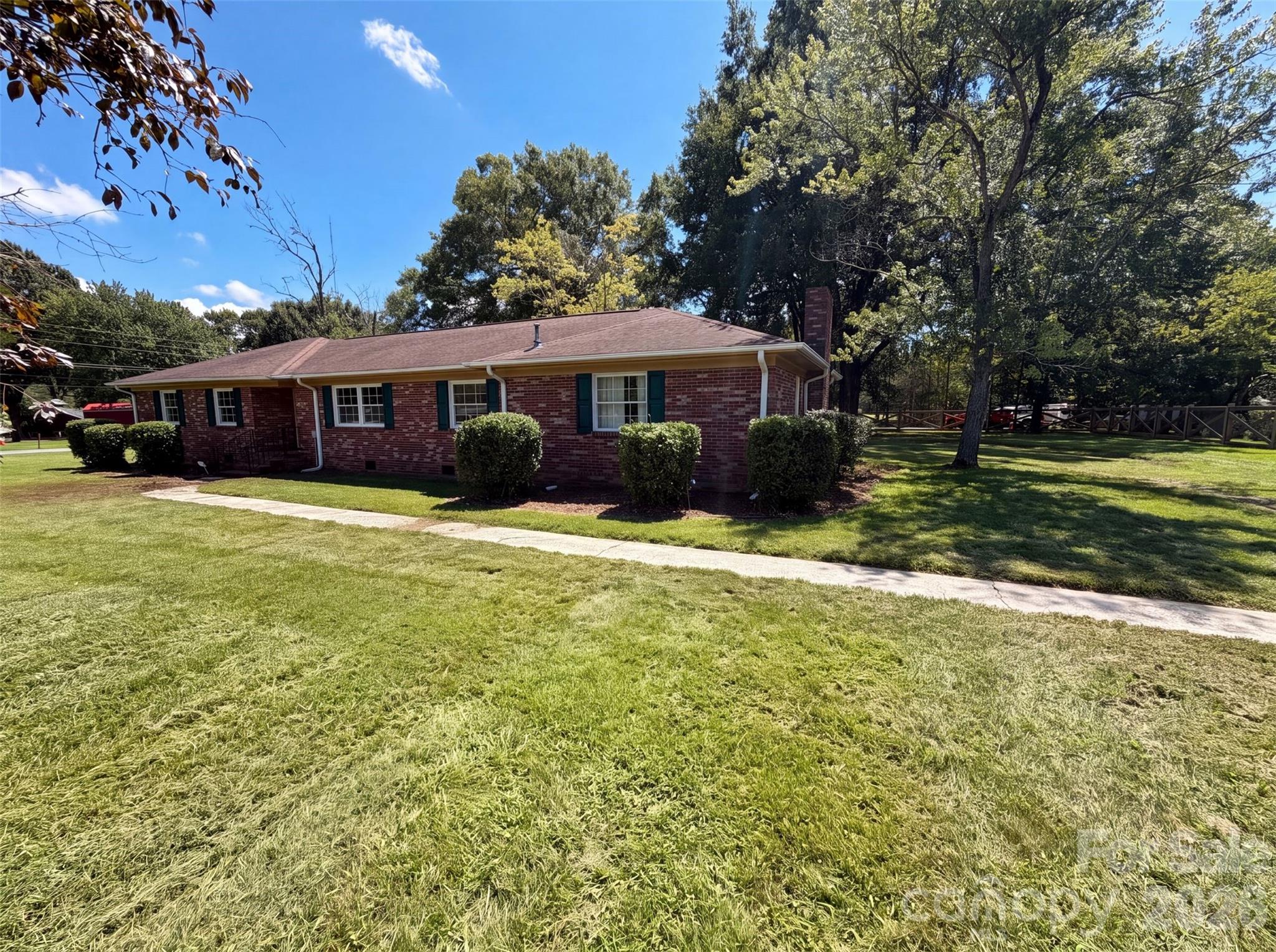 8901 Hood Road — Charlotte