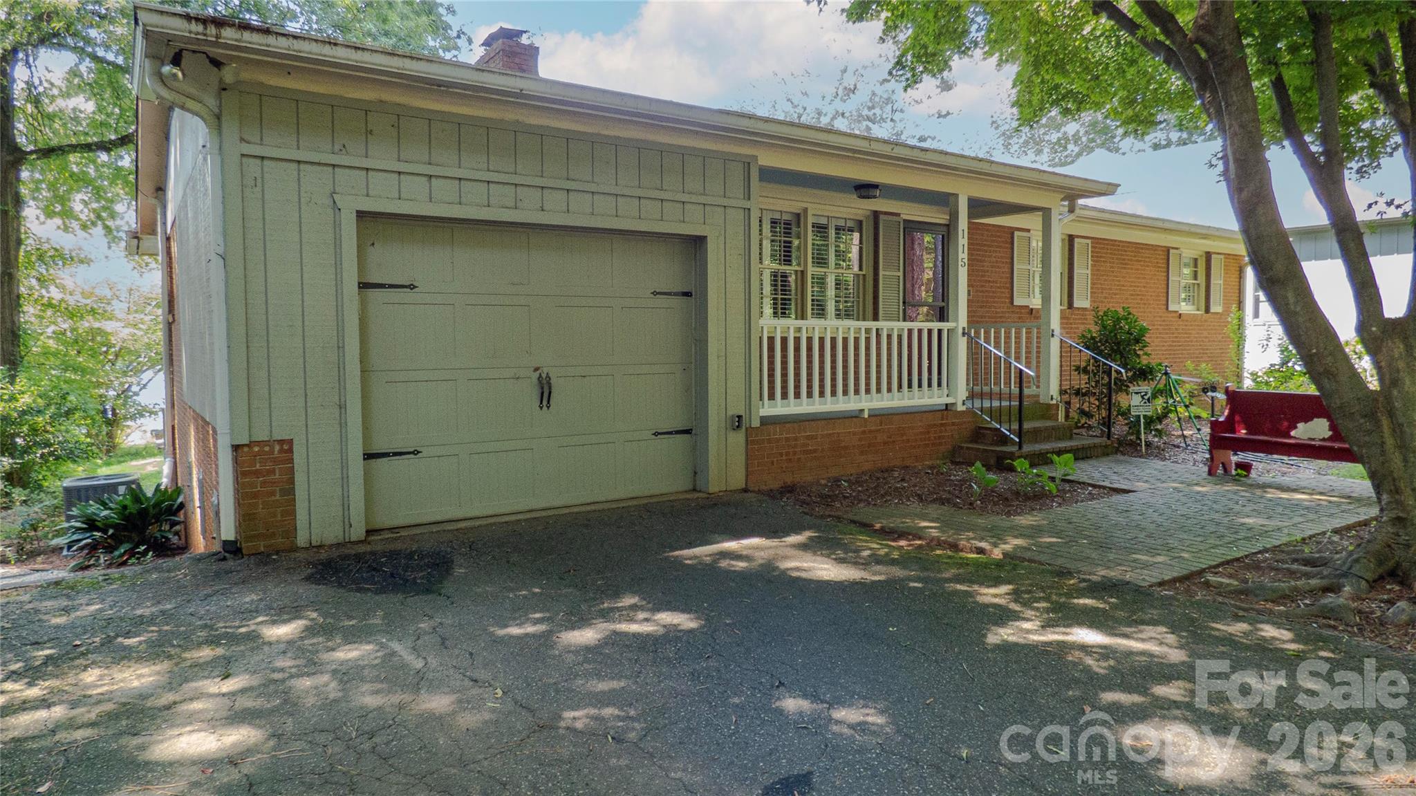 115 Rainbow Lane — Mooresville