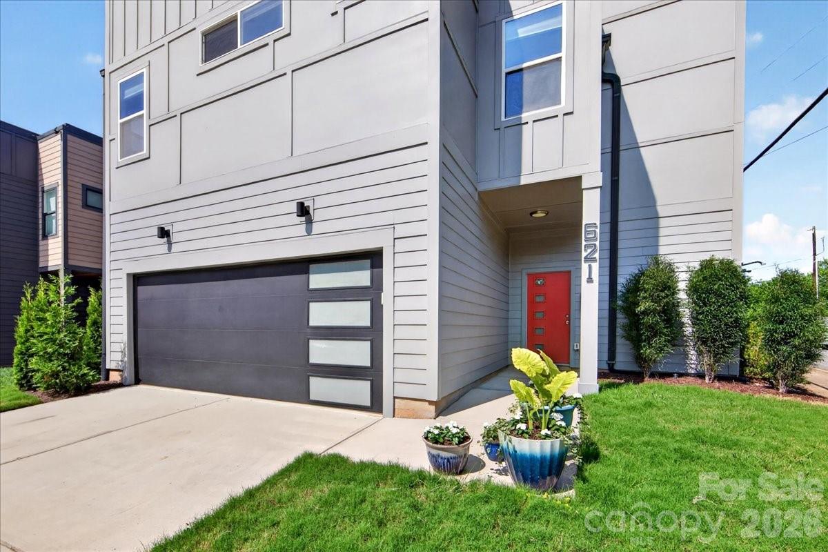 621 Campus Street — Charlotte
