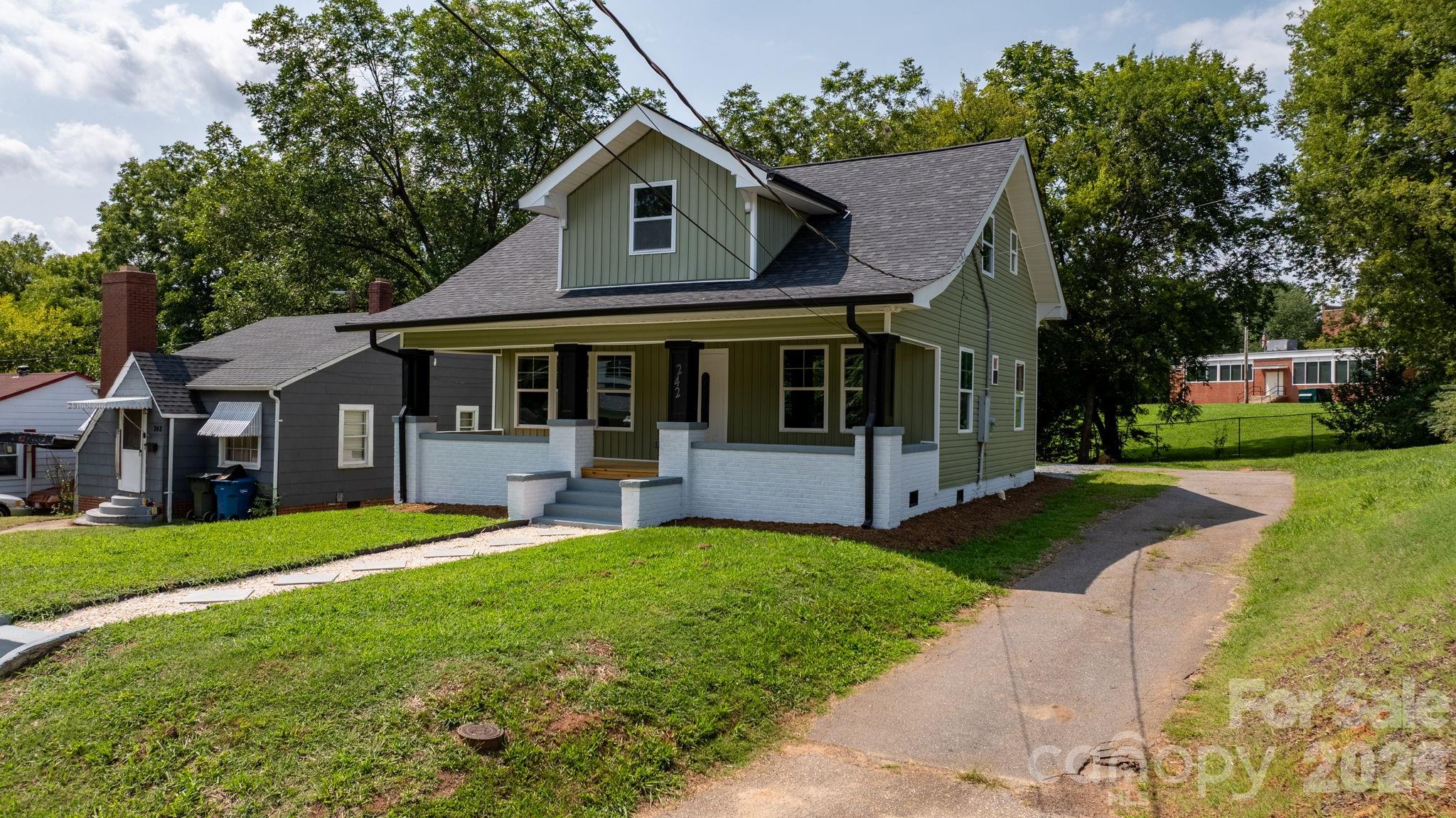 242 8th Avenue Drive SW — Hickory