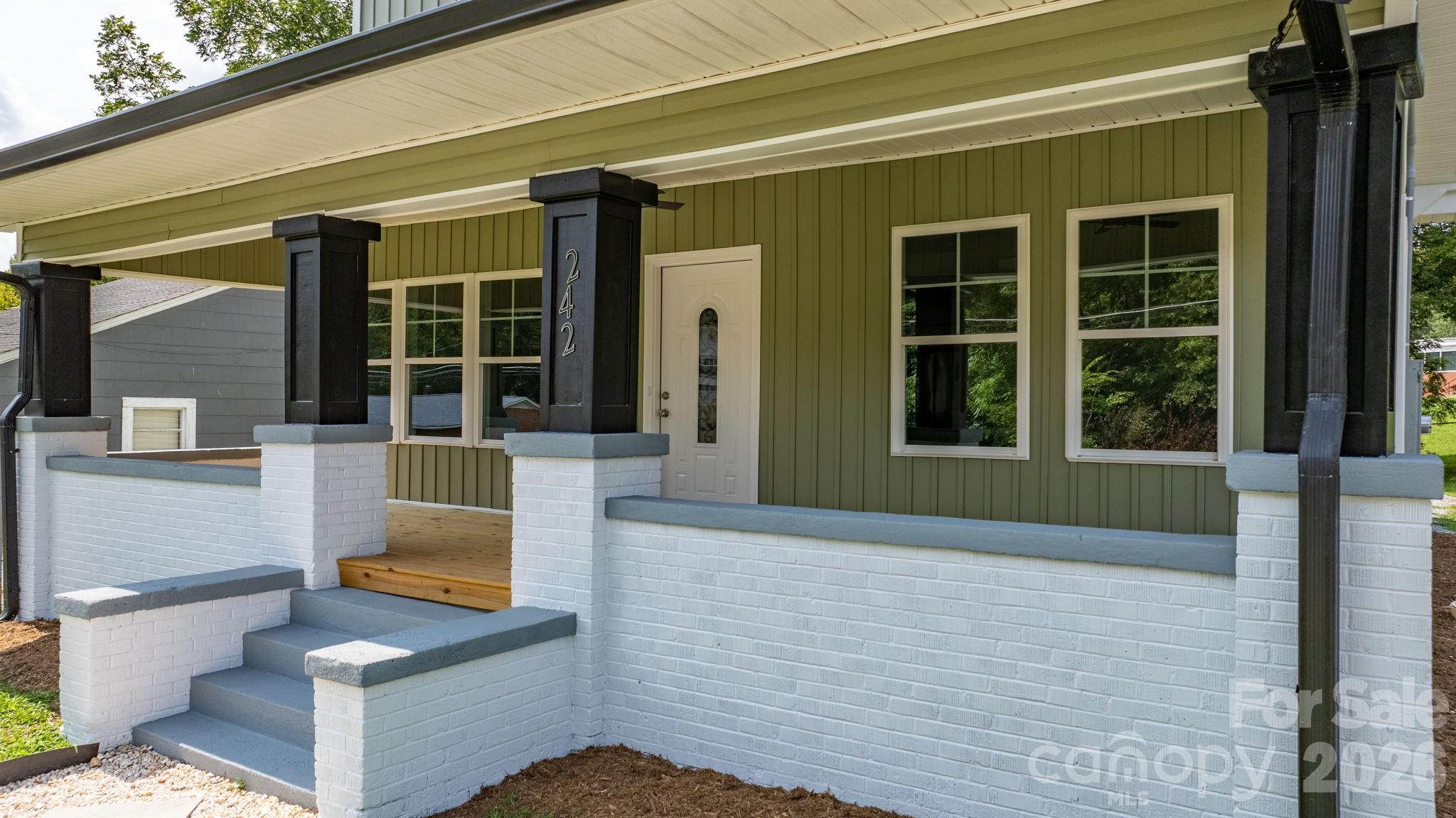 242 8th Avenue Drive SW — Hickory