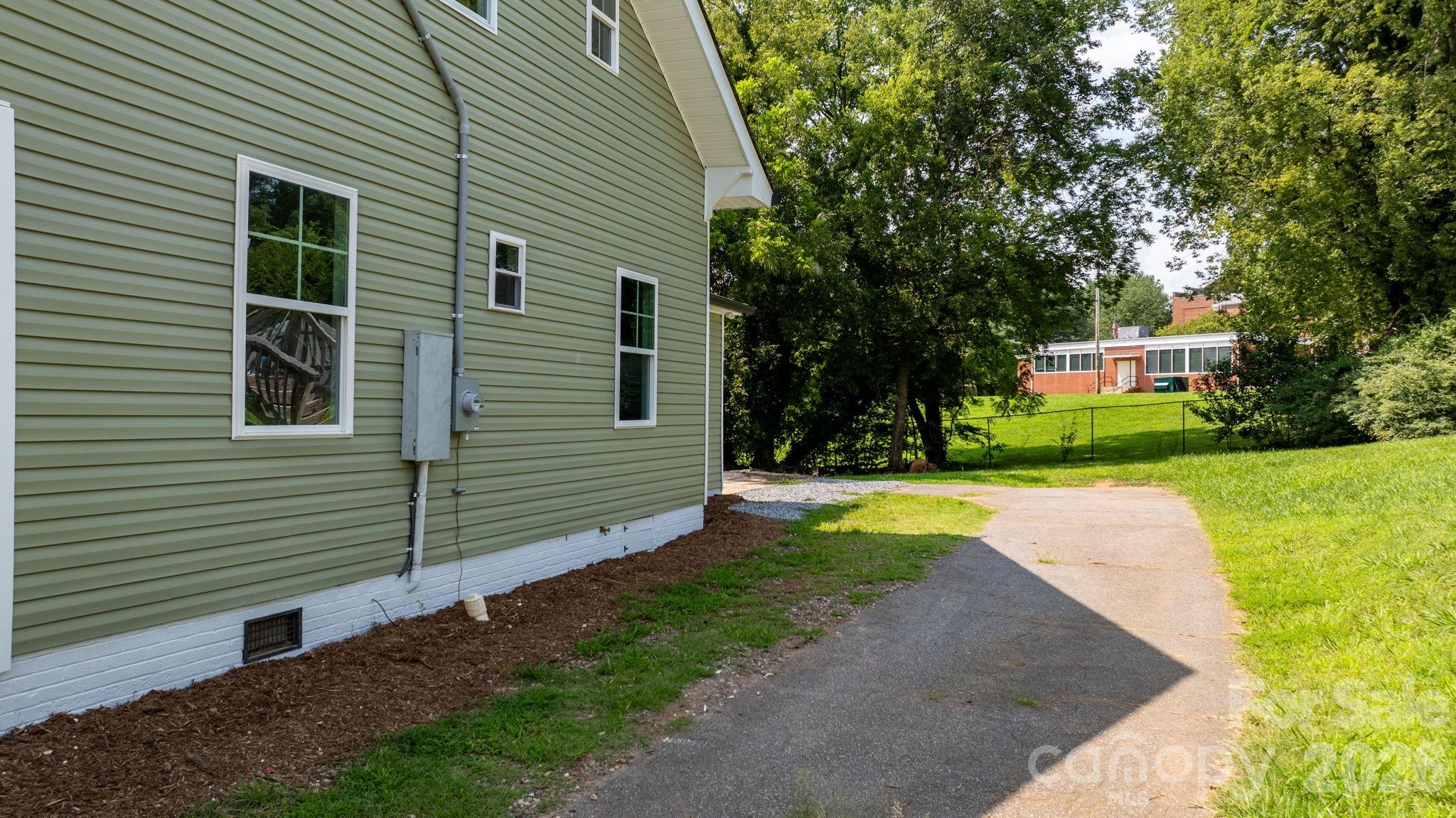 242 8th Avenue Drive SW — Hickory