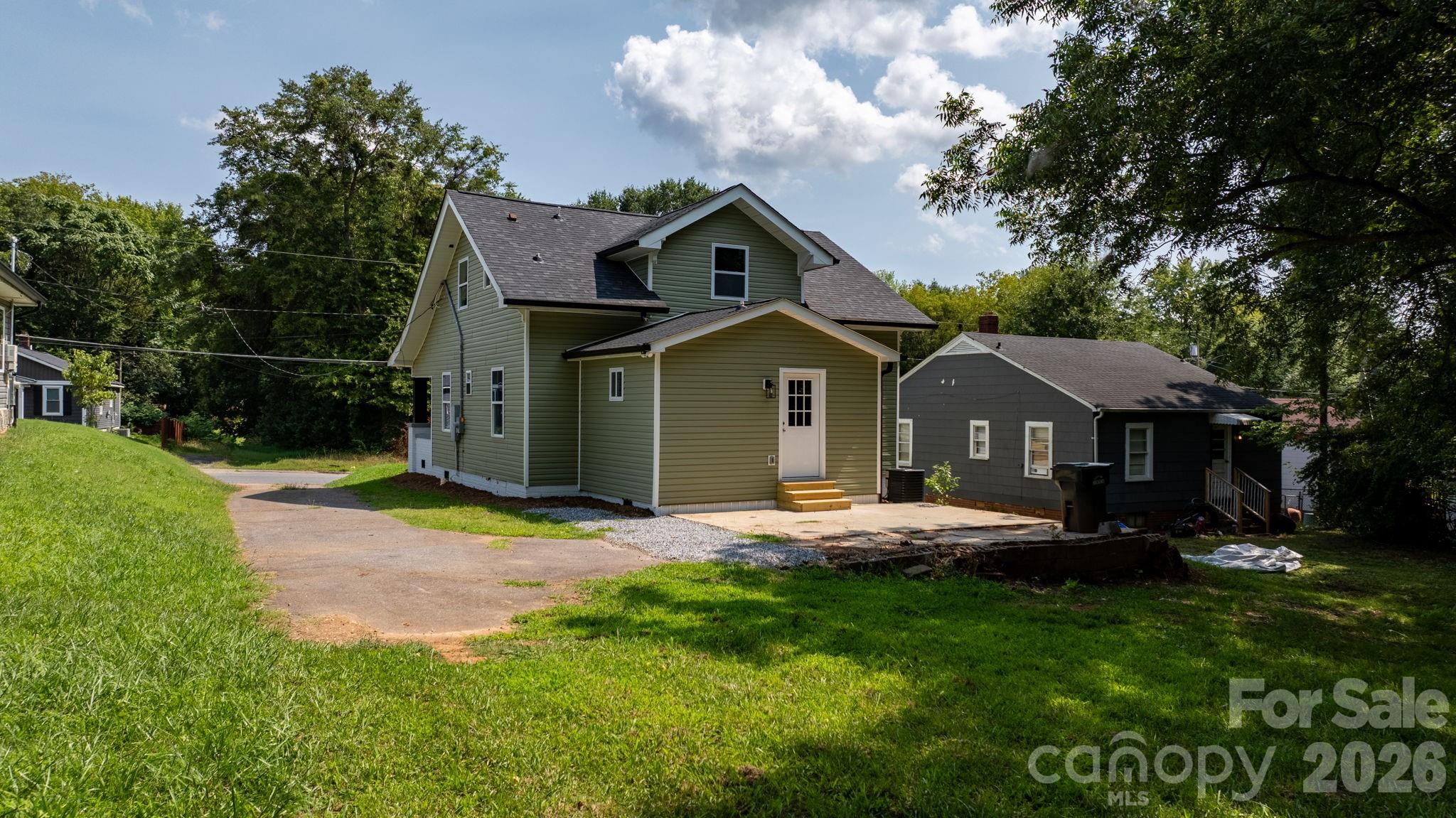 242 8th Avenue Drive SW — Hickory