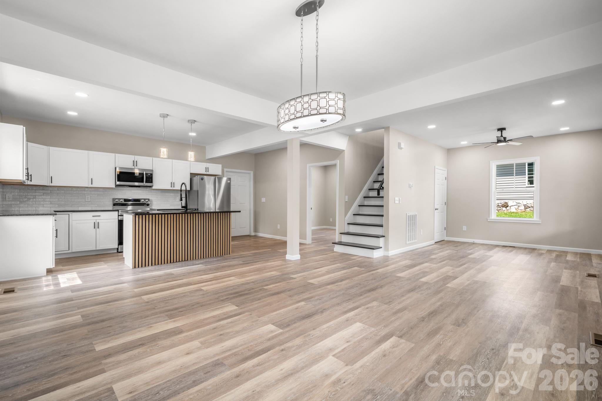 242 8th Avenue Drive SW — Hickory