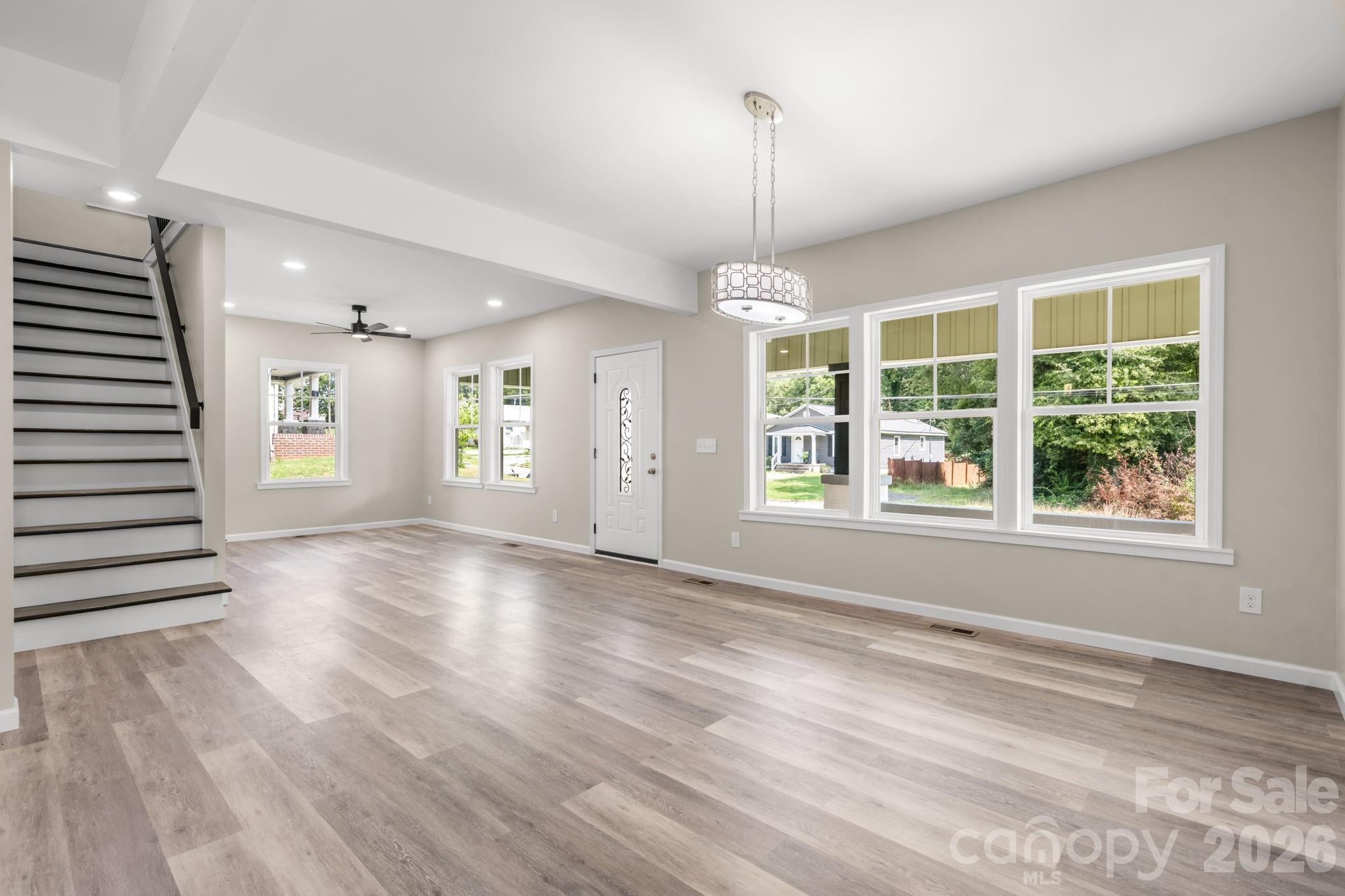 242 8th Avenue Drive SW — Hickory