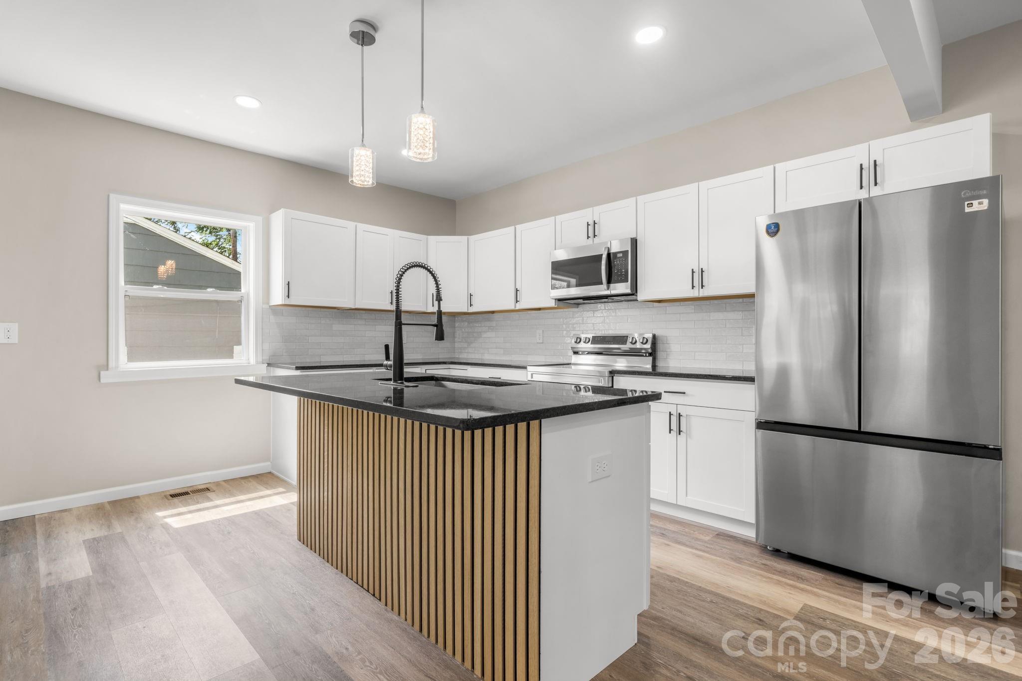 242 8th Avenue Drive SW — Hickory